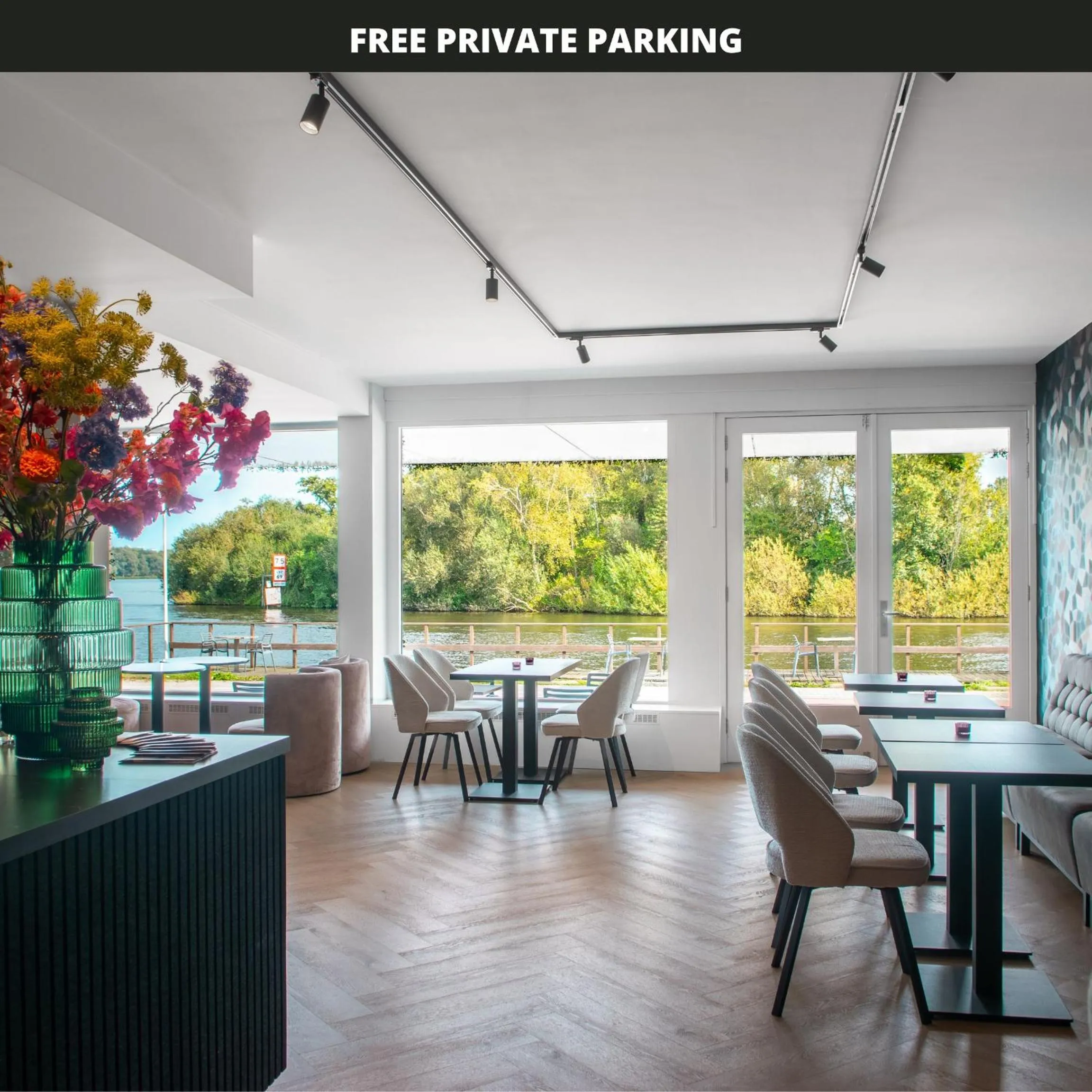 Lobby or reception in Amsterdam Lake Hotel