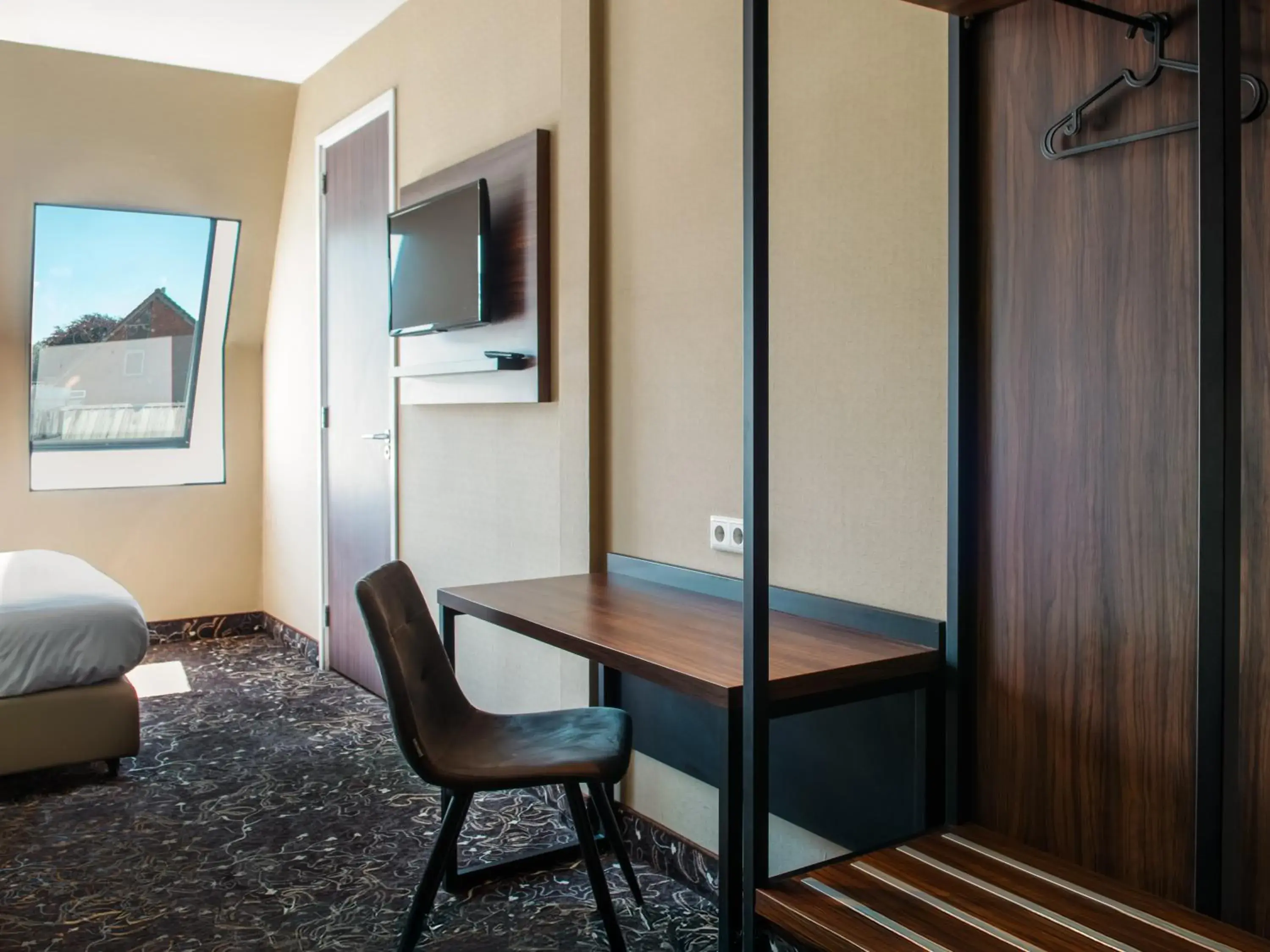 Bedroom, Bed in Amsterdam Lake Hotel Bedroom, Bed in Amsterdam Lake Hotel