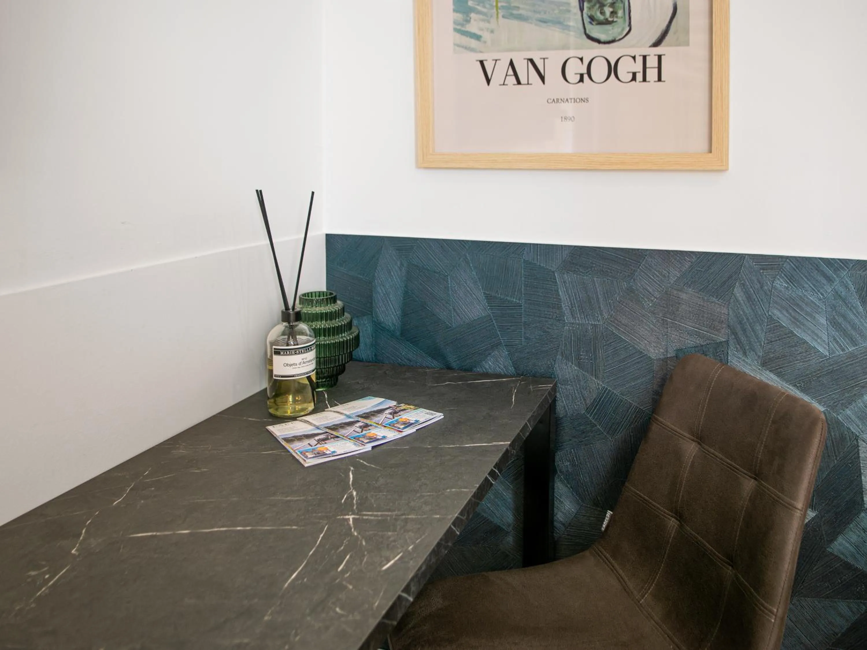 Seating area in Amsterdam Lake Hotel