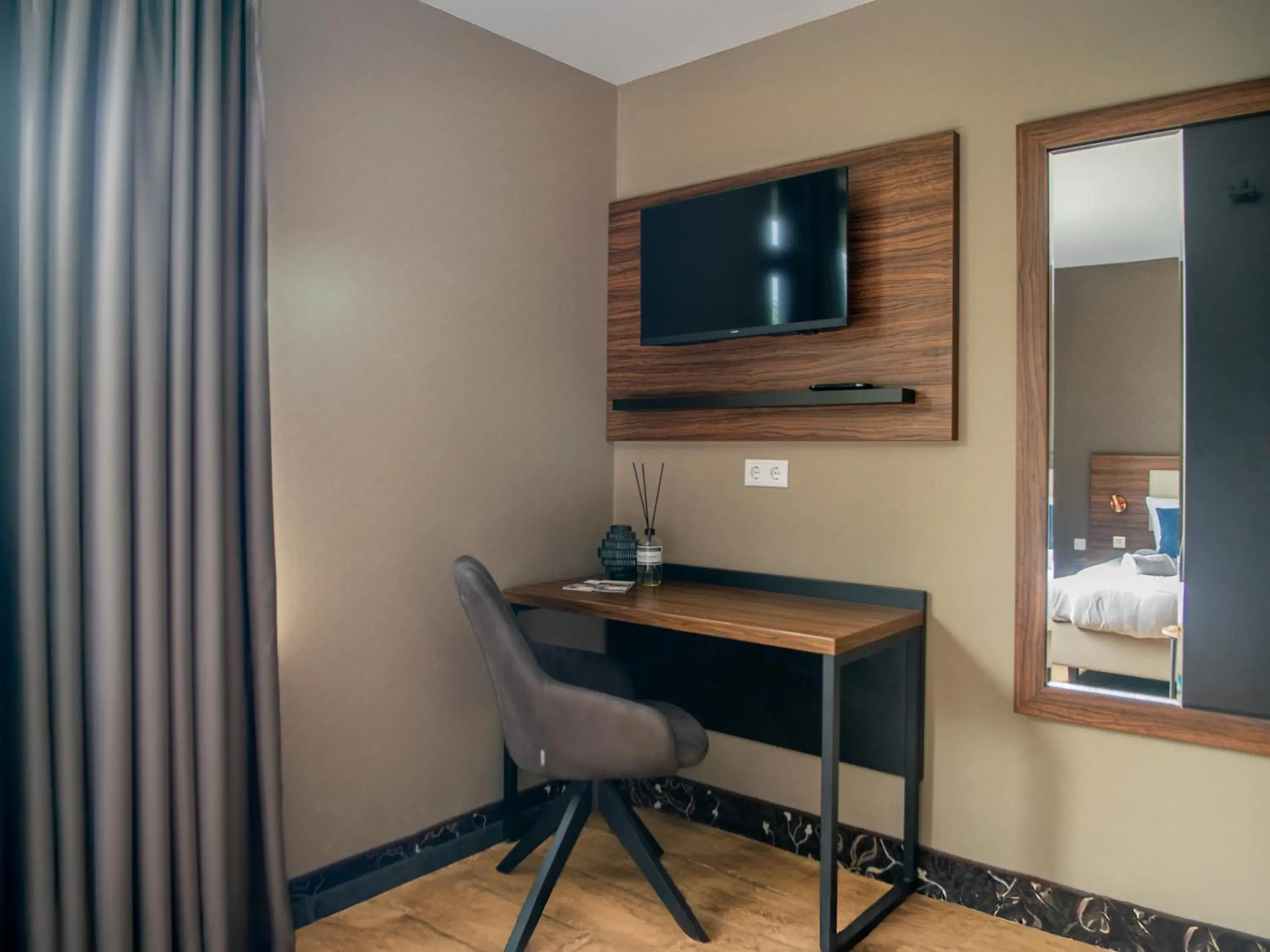 Photo of the whole room in Amsterdam Lake Hotel Photo of the whole room in Amsterdam Lake Hotel