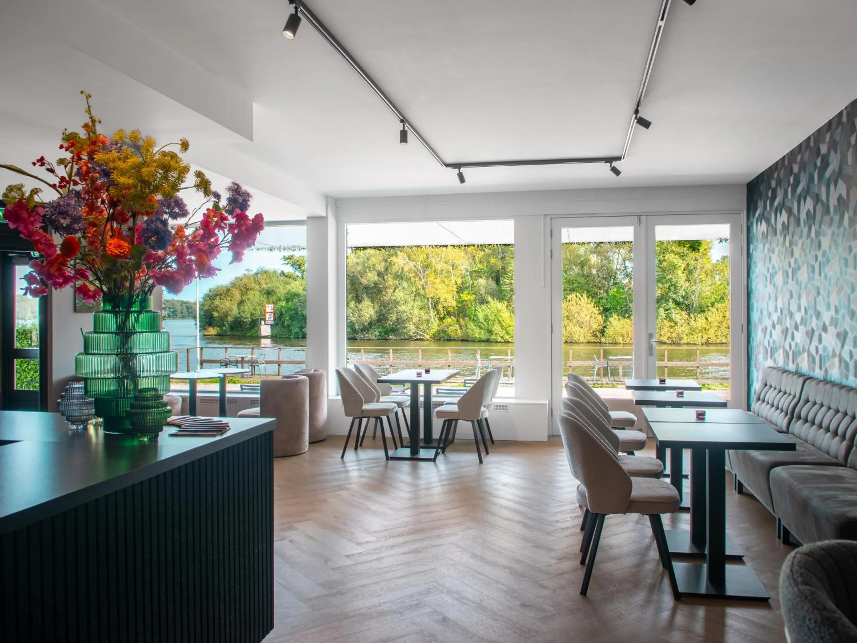 Lobby or reception in Amsterdam Lake Hotel