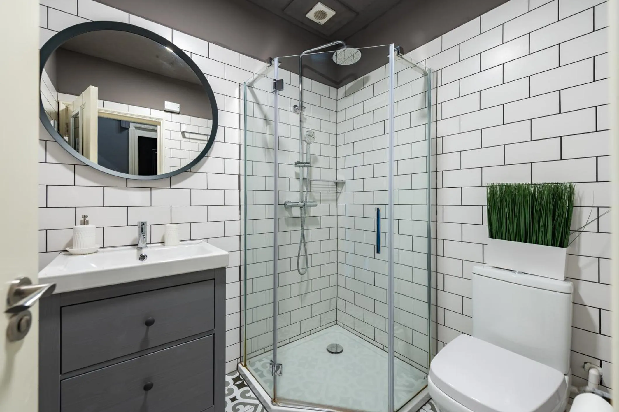 Shower in Paddington by CAPITAL