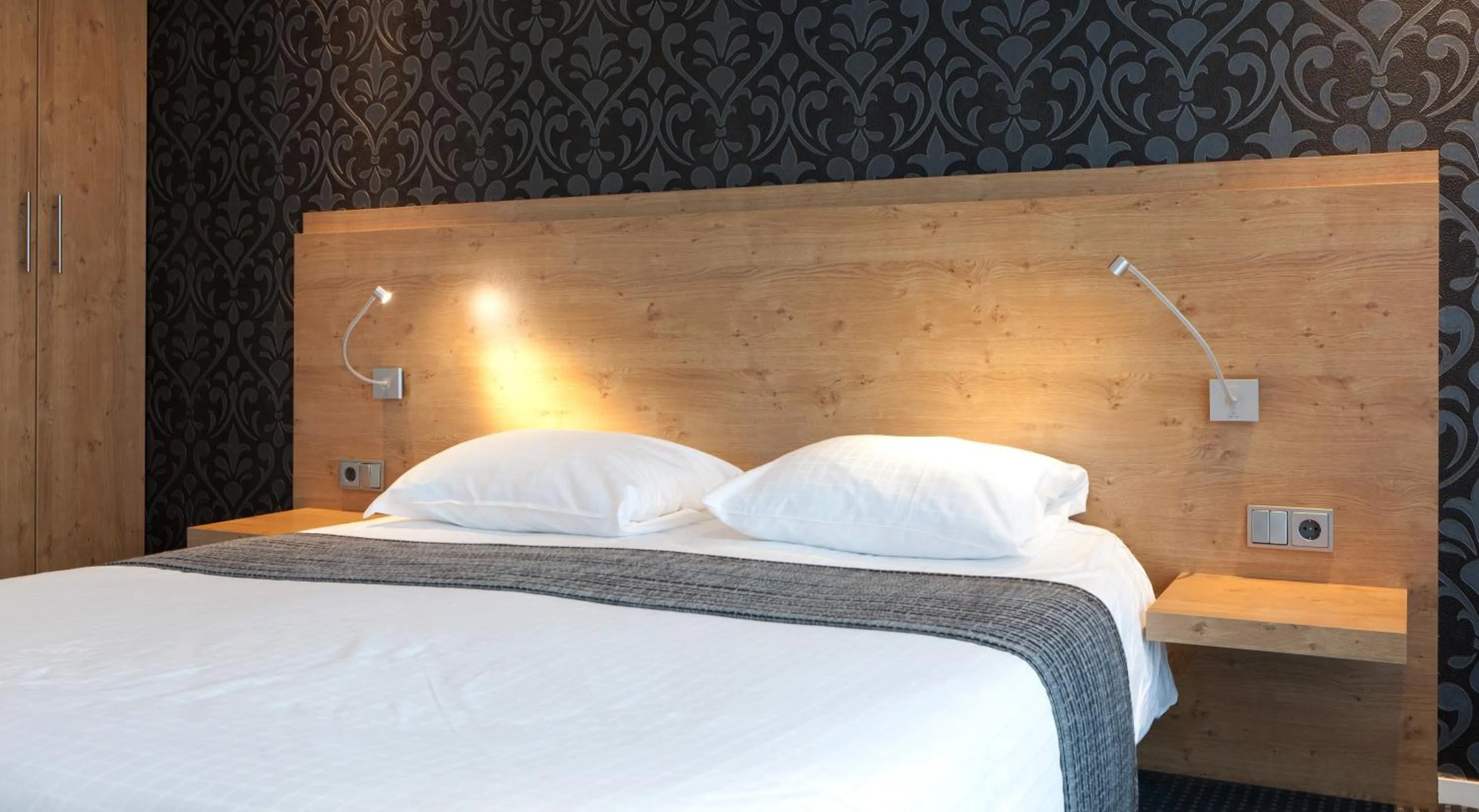 Toilet, Bed in Hotel Restaurant De Zwaan