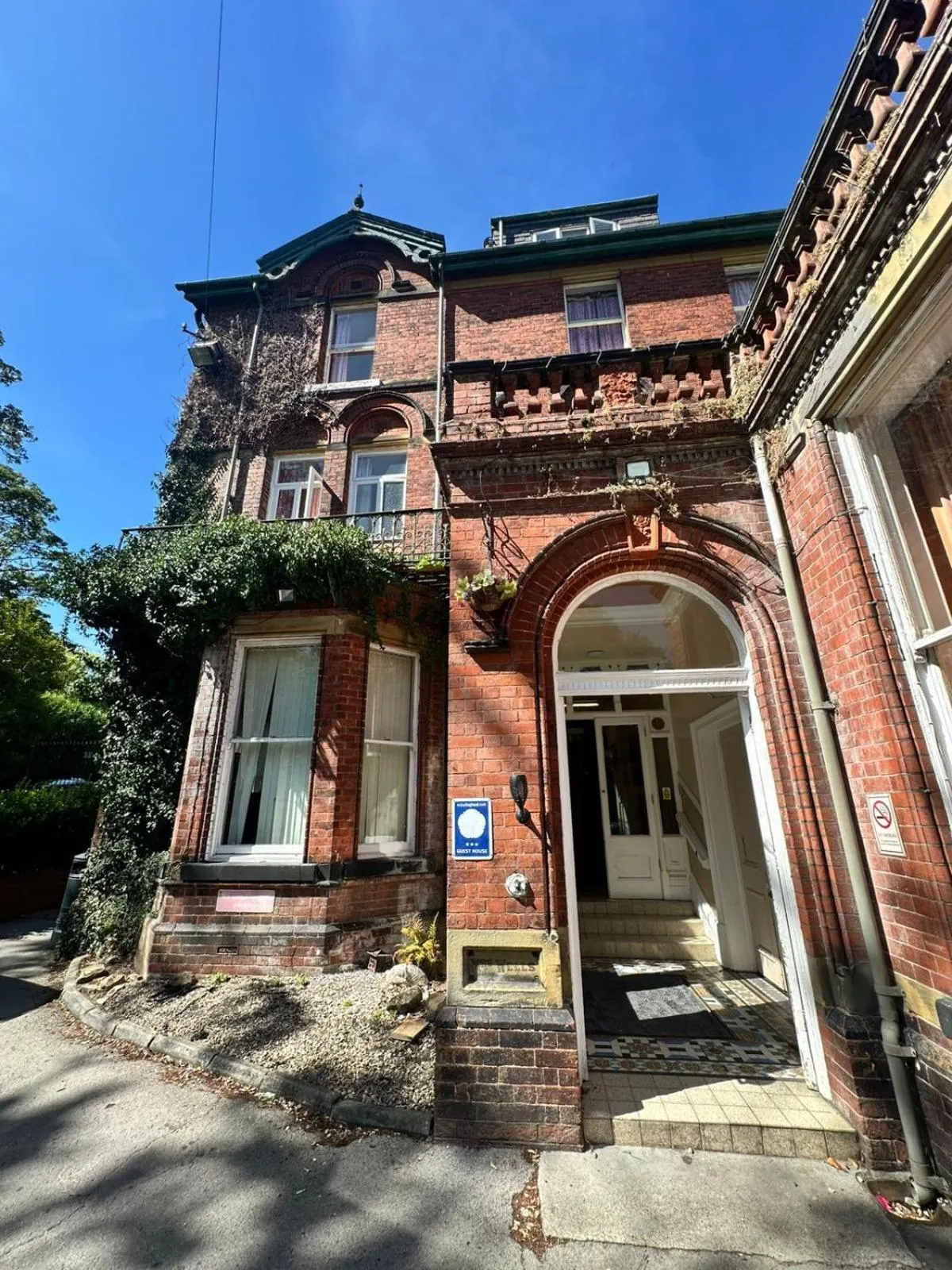Facade/entrance in Green Gables Hotel
