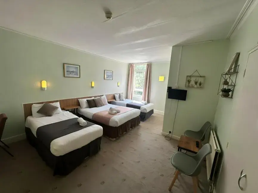 Standard Quadruple Room in Green Gables Hotel Standard Quadruple Room in Green Gables Hotel