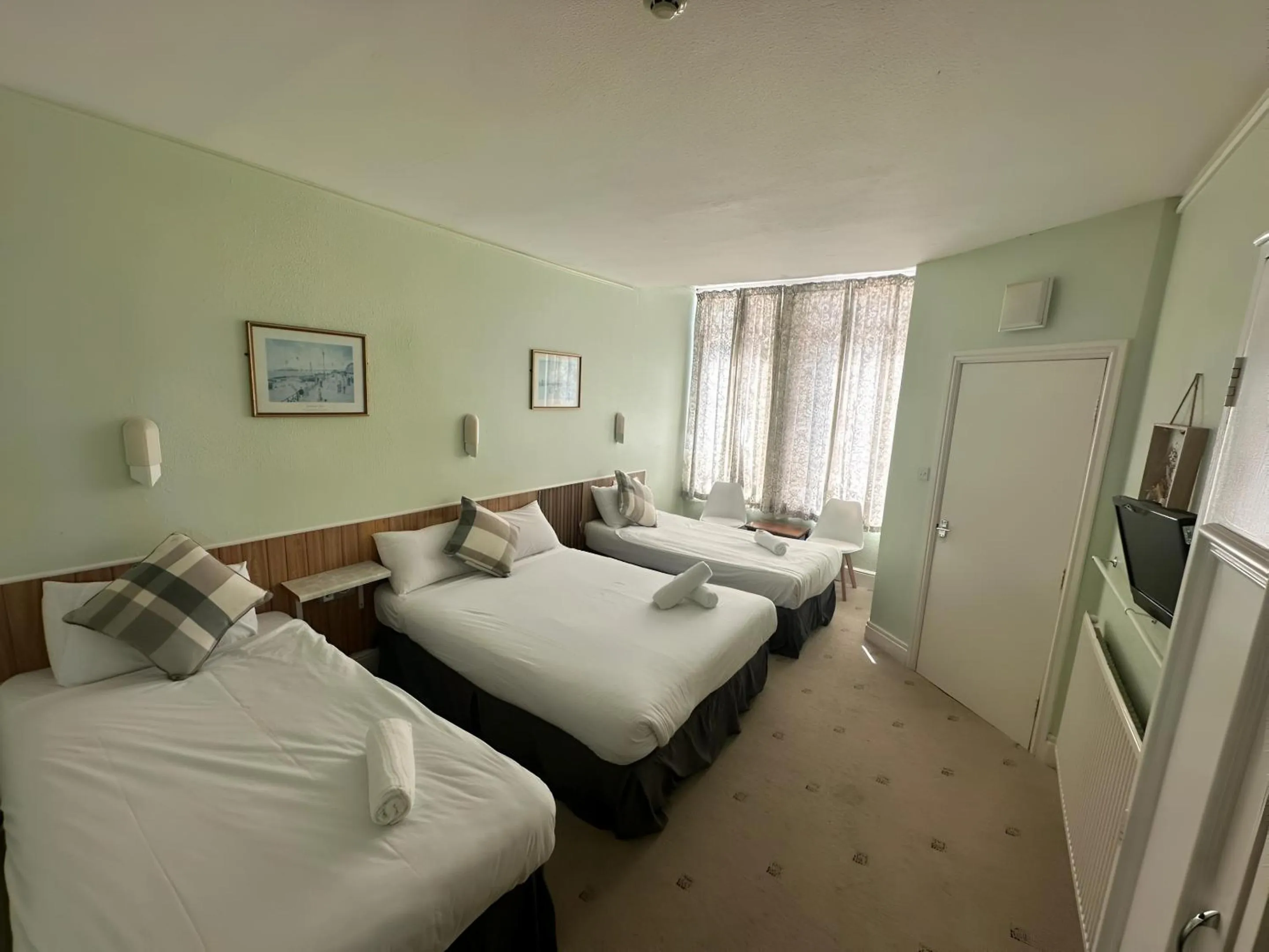 Bedroom, Bed in Green Gables Hotel