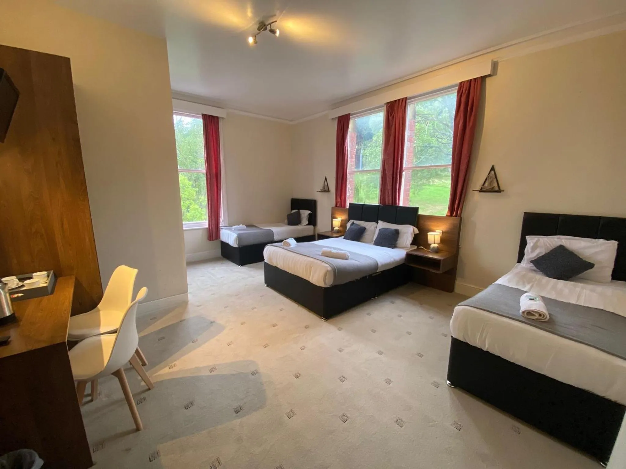 Bedroom, Bed in Green Gables Hotel