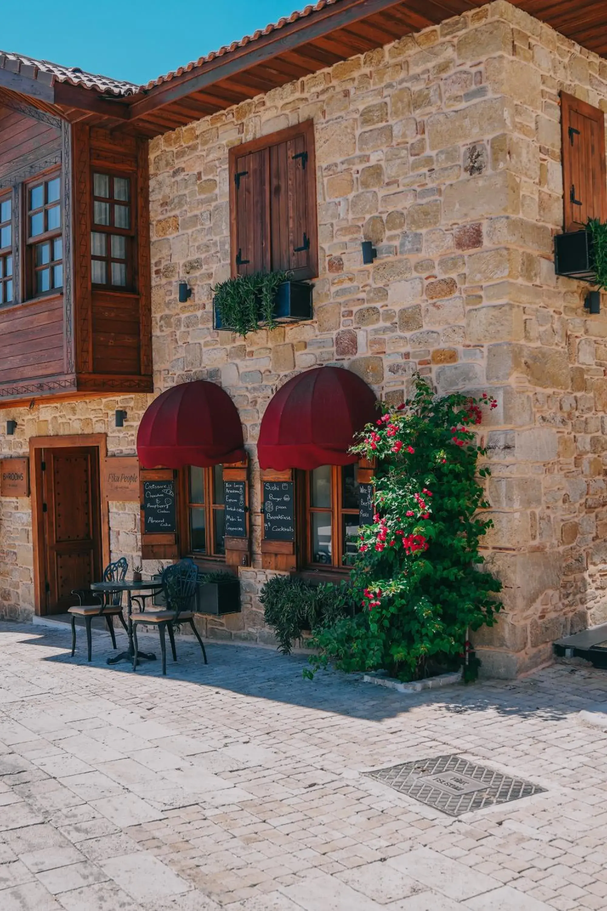 Property building in 6 ROOMS BY AZUMARE Property building in 6 ROOMS BY AZUMARE