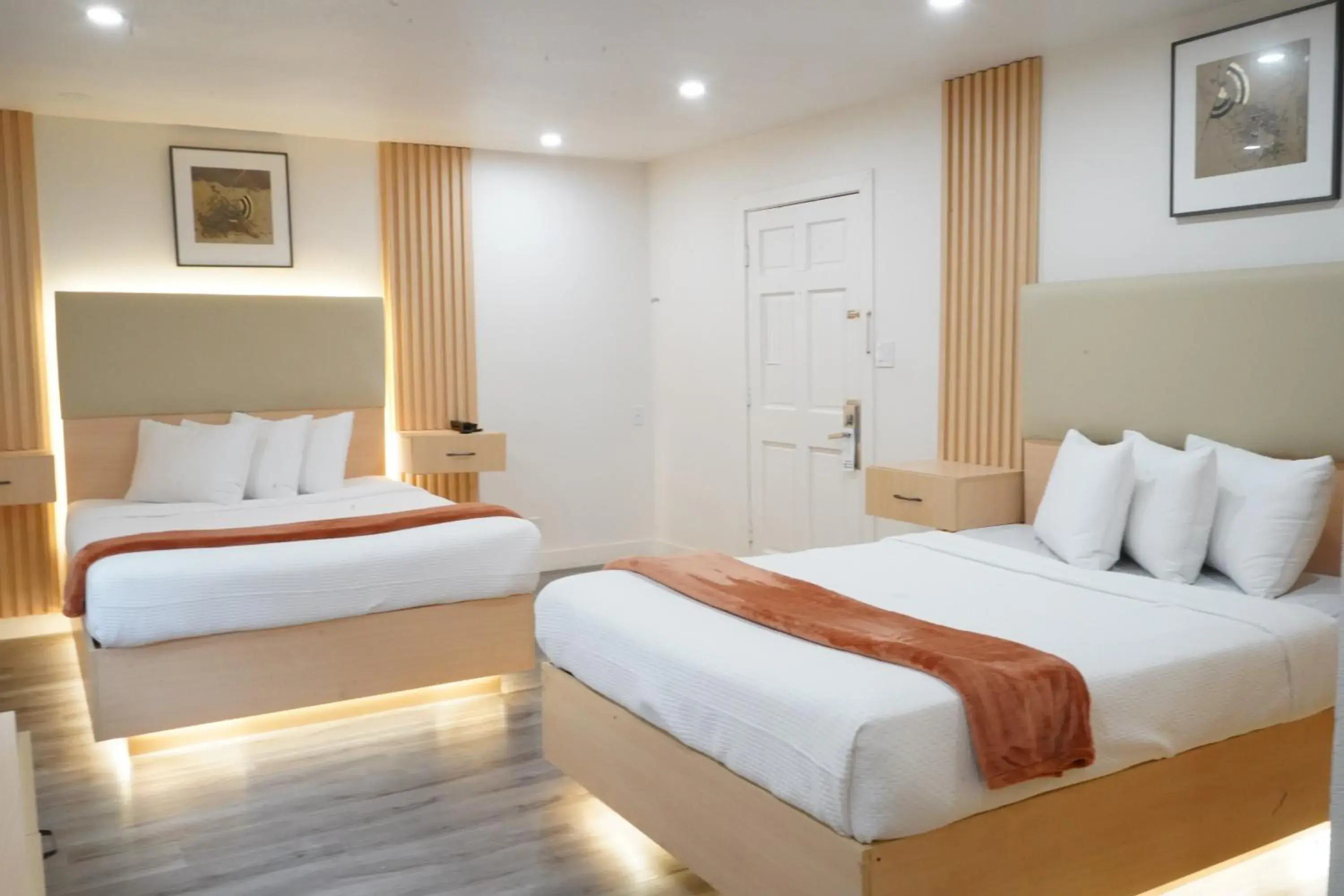 Bed in San Francisco Inn Bed in San Francisco Inn