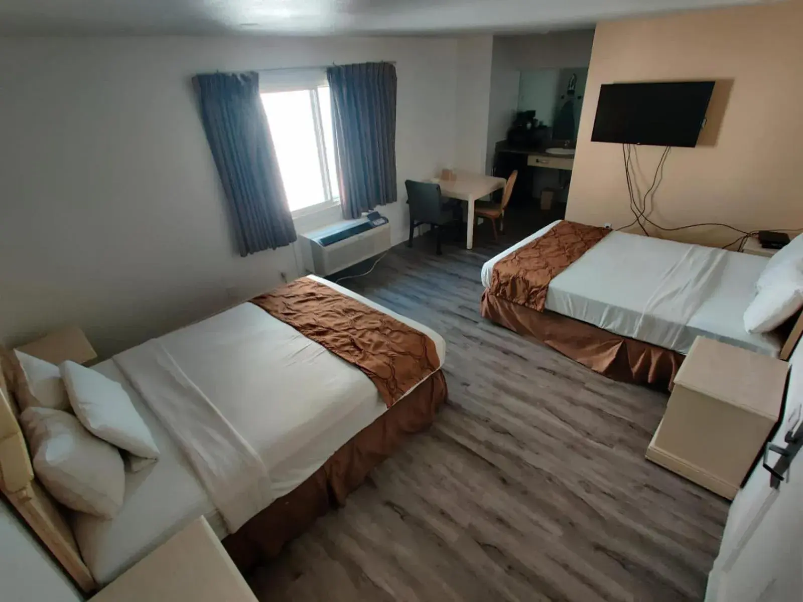 Bed in San Francisco Inn Bed in San Francisco Inn