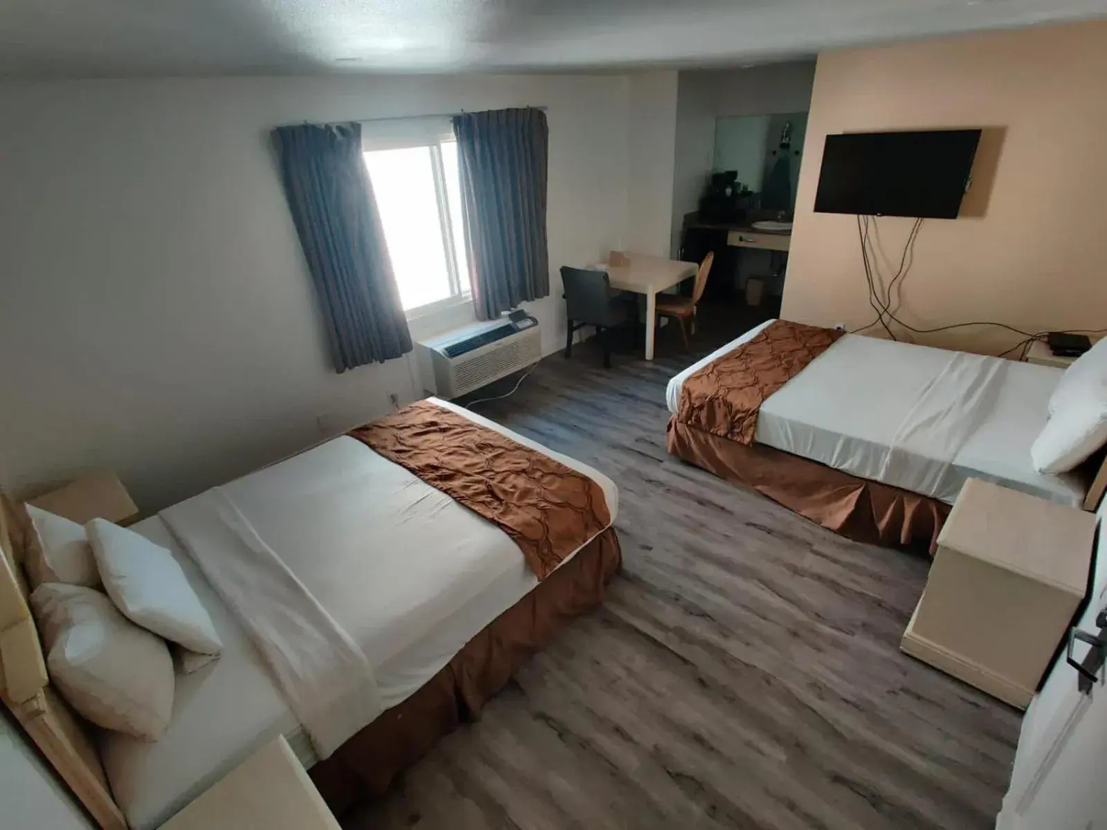 Bed in San Francisco Inn Bed in San Francisco Inn