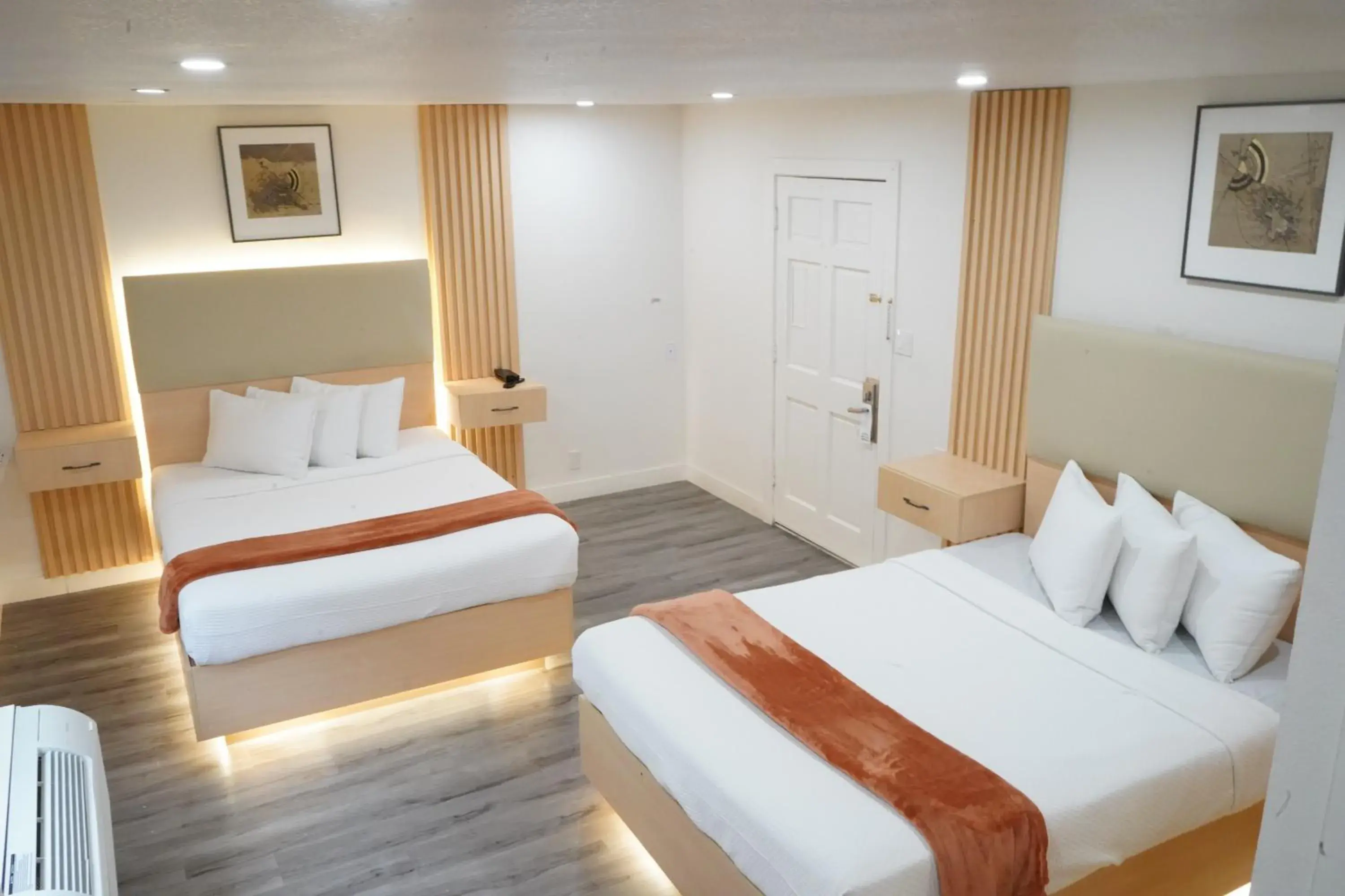 Bed in San Francisco Inn Bed in San Francisco Inn