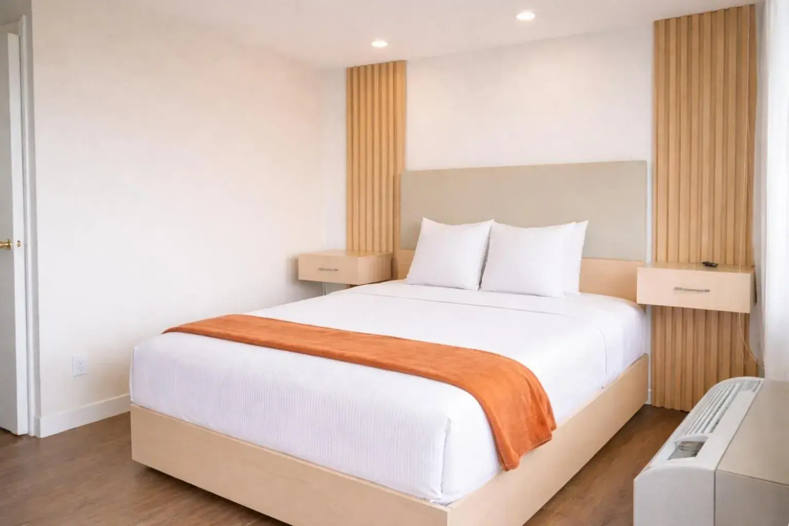 Bed in San Francisco Inn Bed in San Francisco Inn