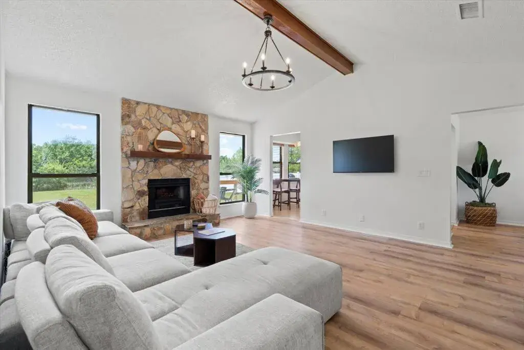 Spacious Home Near Beach, Large Yard, Game Room and Dog Friendly Spacious Home Near Beach, Large Yard, Game Room and Dog Friendly