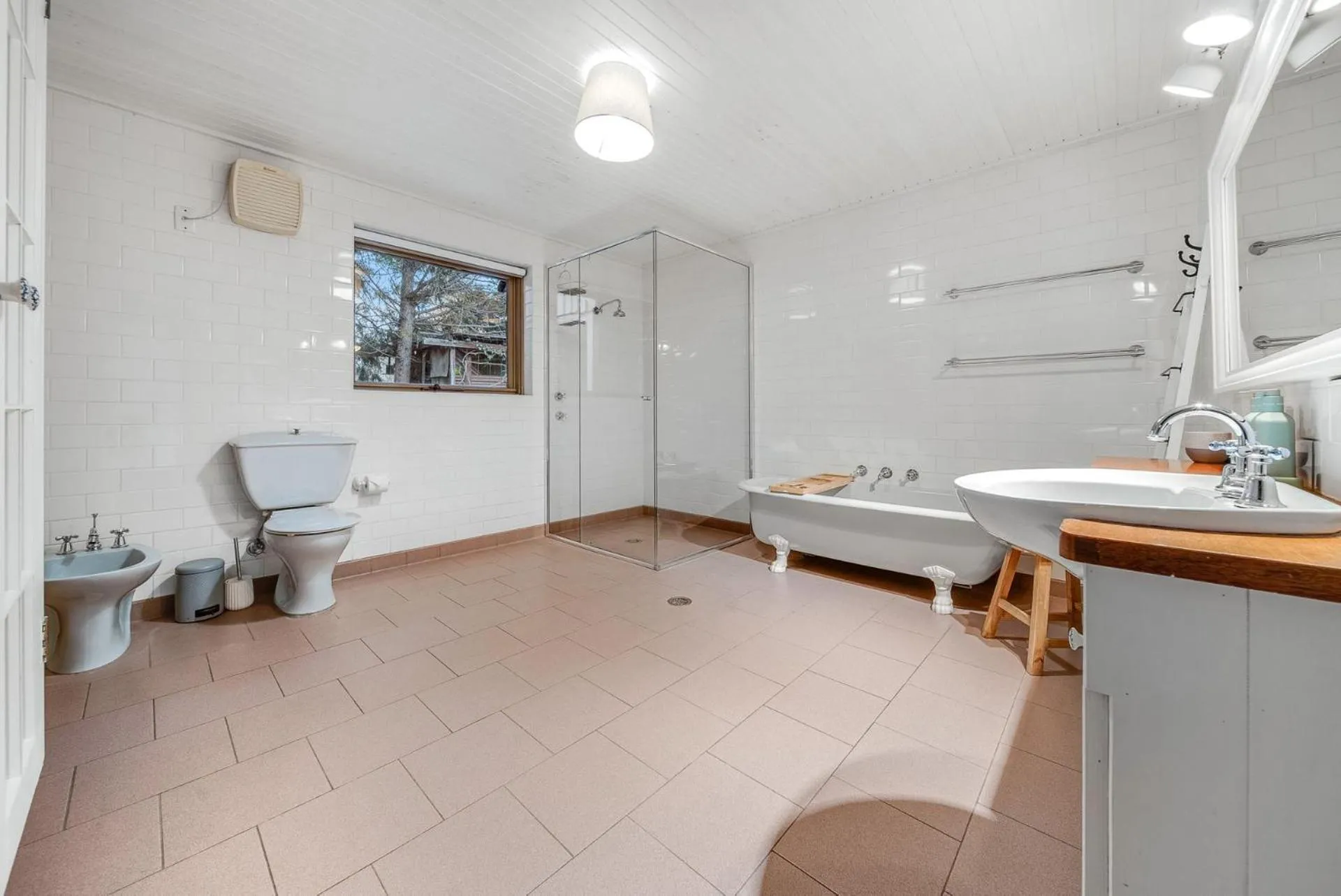 Quigtoo Cottage - Beautiful 4BR Stone Cottage l WiFi l Bath l Garden