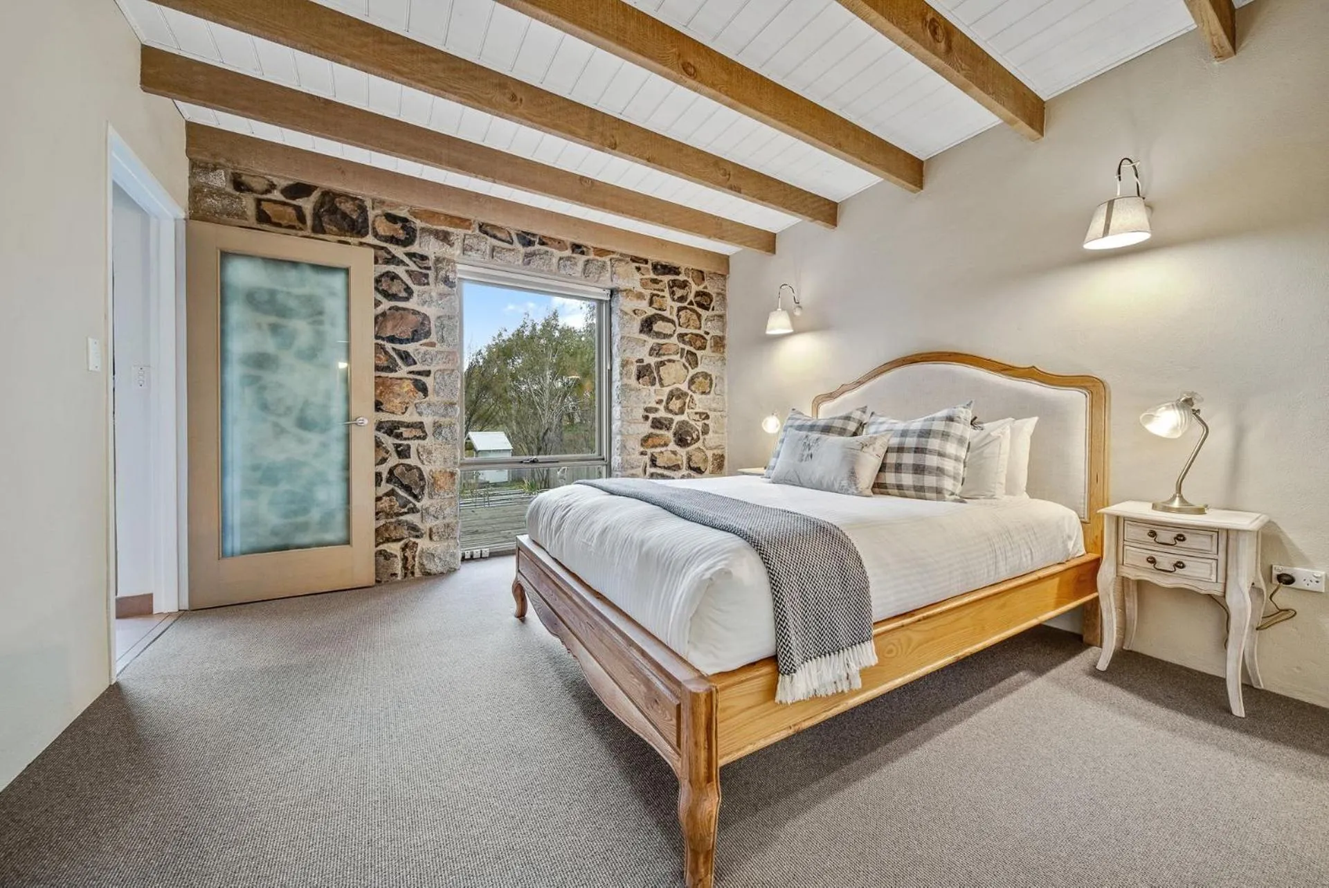 Bed in Quigtoo Cottage - Beautiful 4BR Stone Cottage l WiFi l Bath l Garden