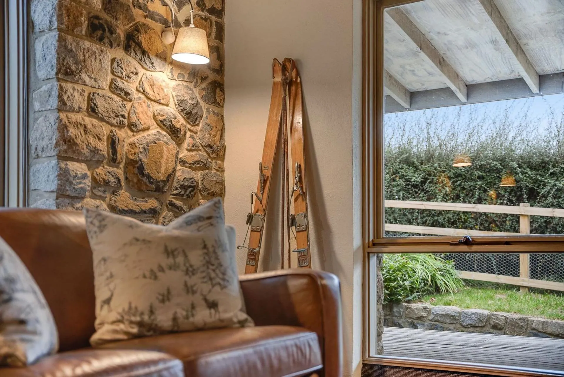 Quigtoo Cottage - Beautiful 4BR Stone Cottage l WiFi l Bath l Garden