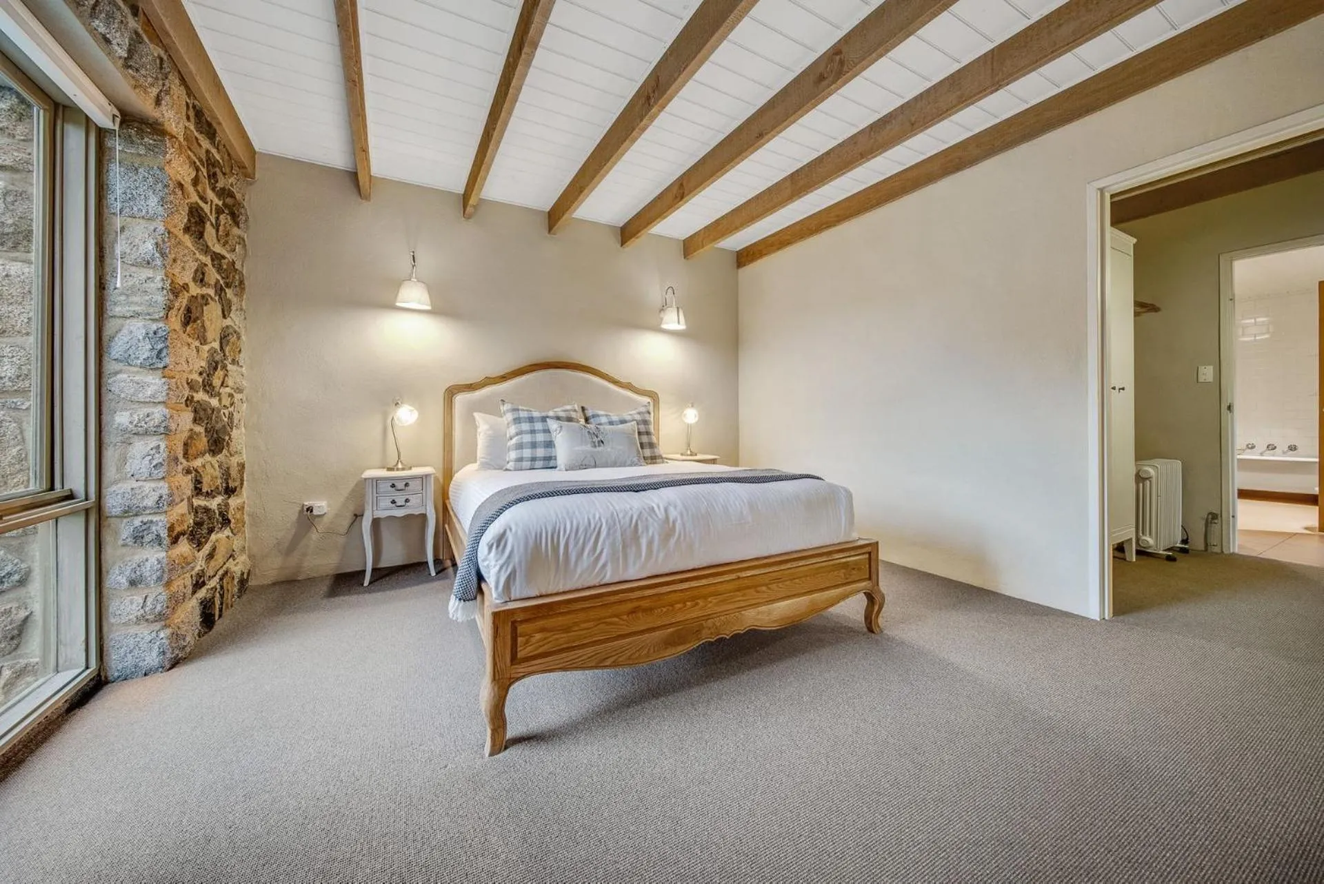 Bed in Quigtoo Cottage - Beautiful 4BR Stone Cottage l WiFi l Bath l Garden