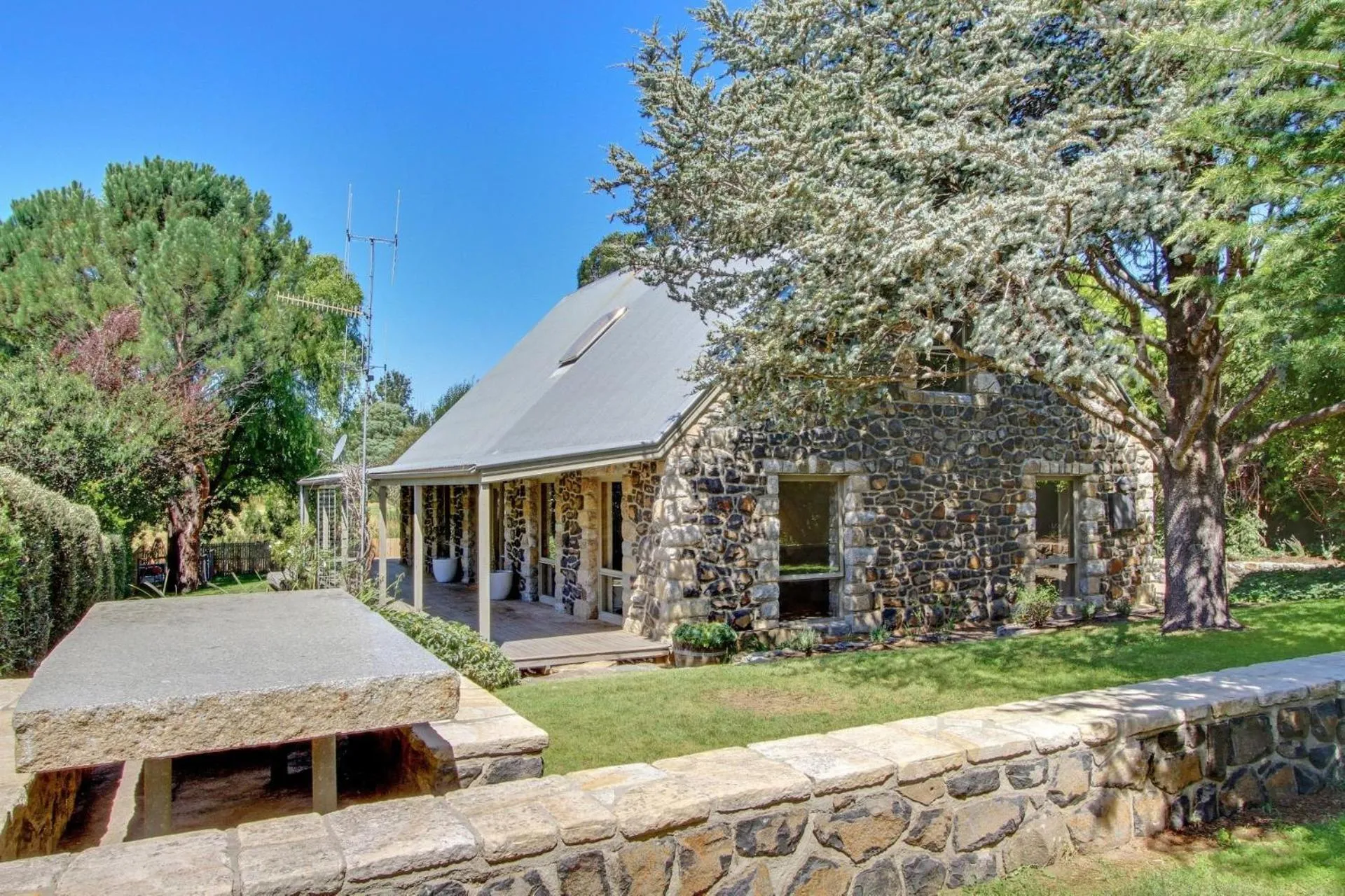 Quigtoo Cottage - Beautiful 4BR Stone Cottage l WiFi l Bath l Garden