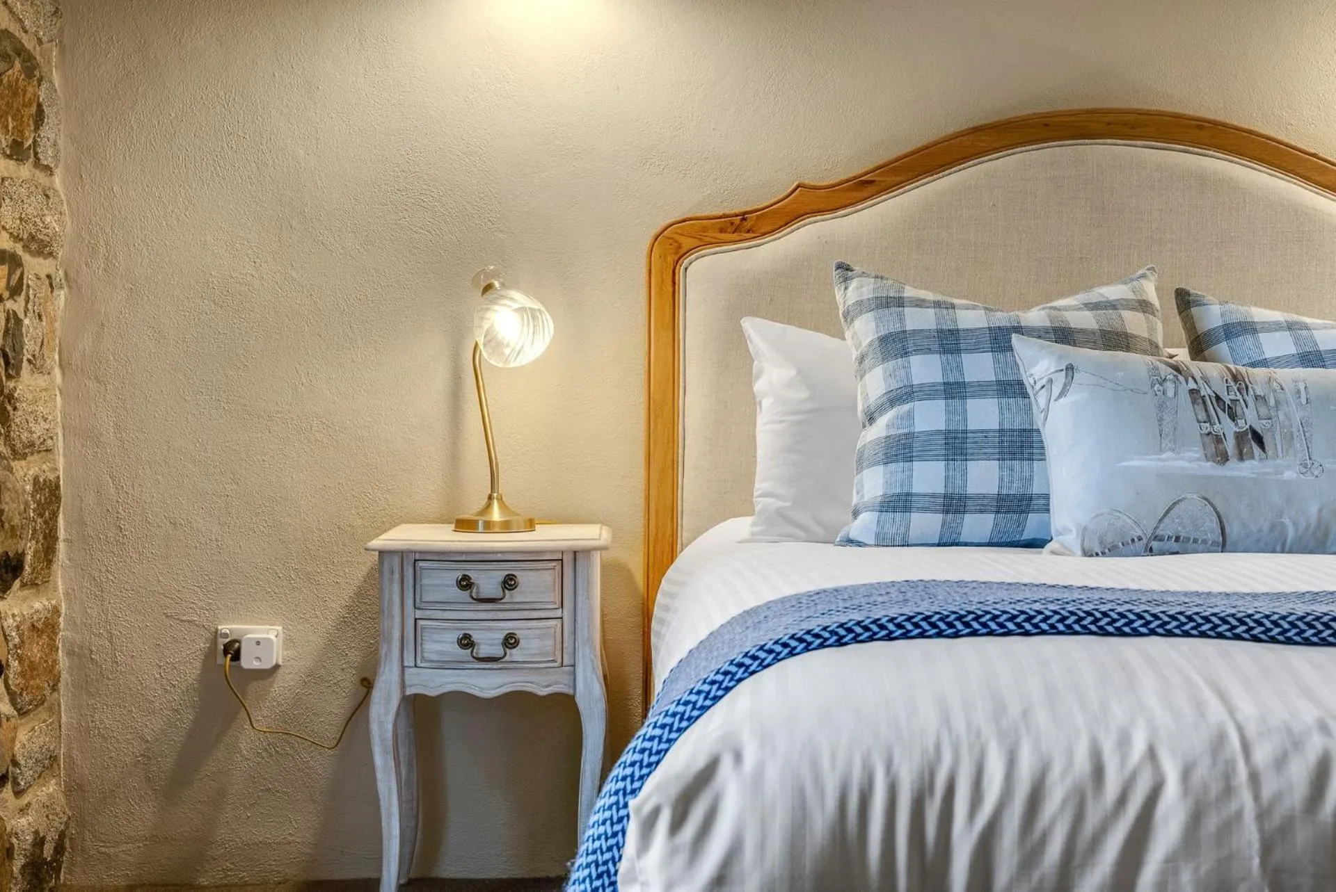 Bed in Quigtoo Cottage - Beautiful 4BR Stone Cottage l WiFi l Bath l Garden