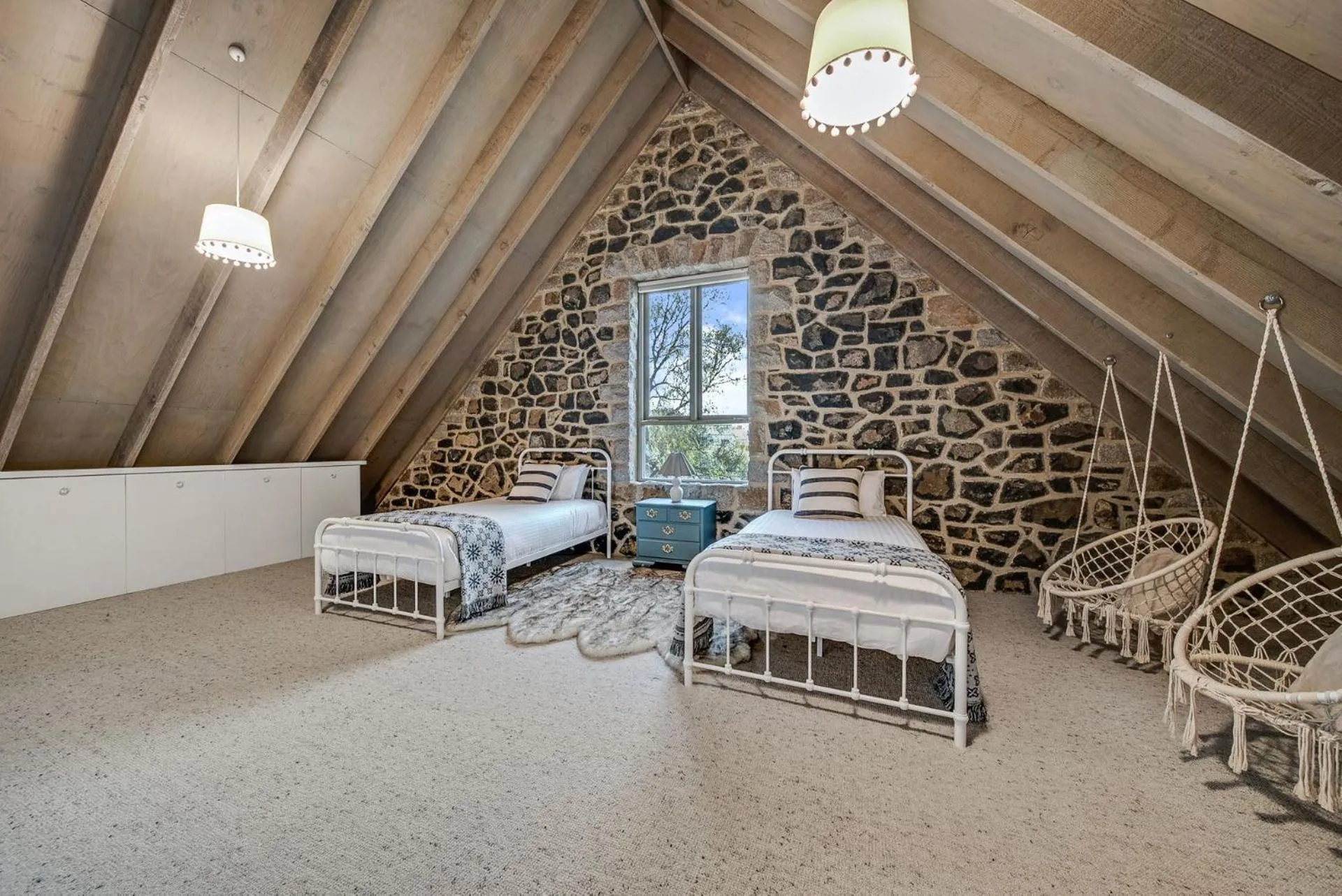 Bed in Quigtoo Cottage - Beautiful 4BR Stone Cottage l WiFi l Bath l Garden