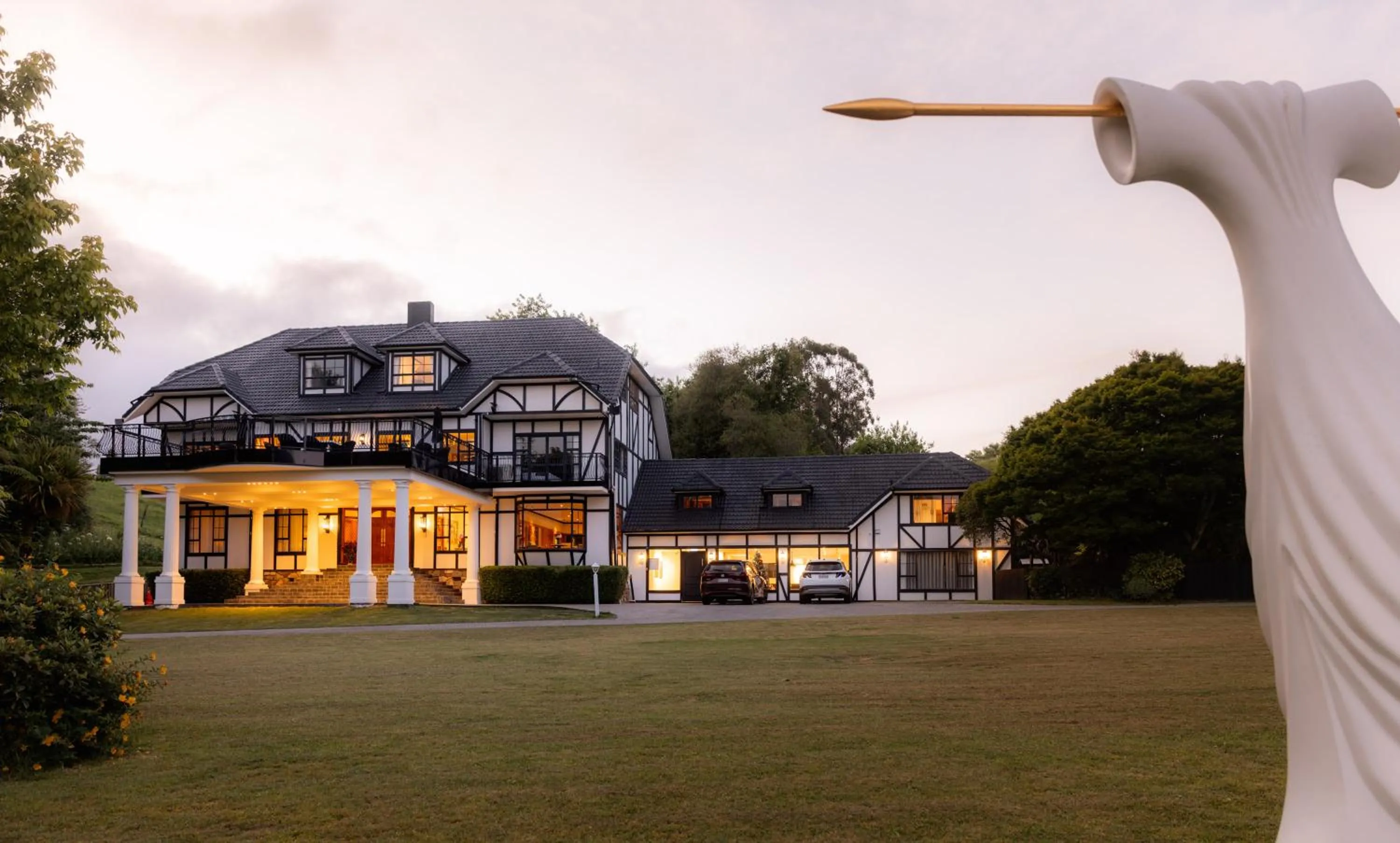 Facade/entrance in Hana Lodge