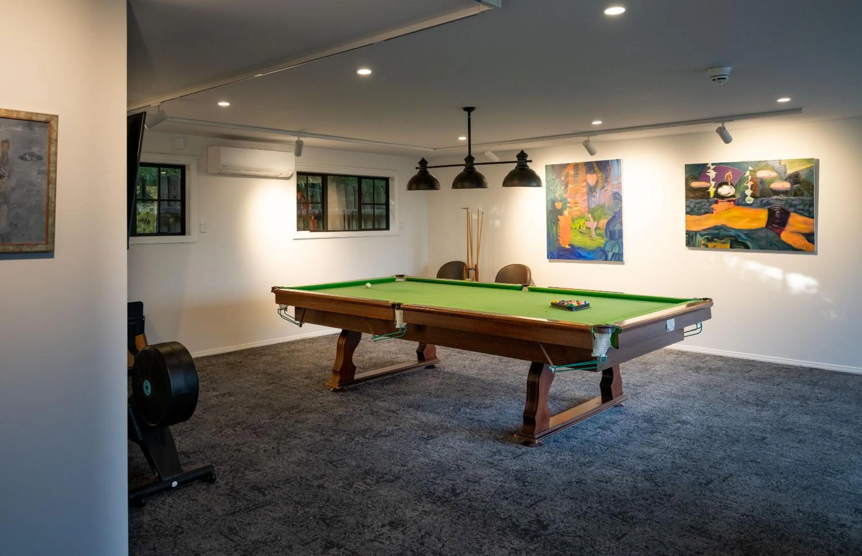 Billiard in Hana Lodge