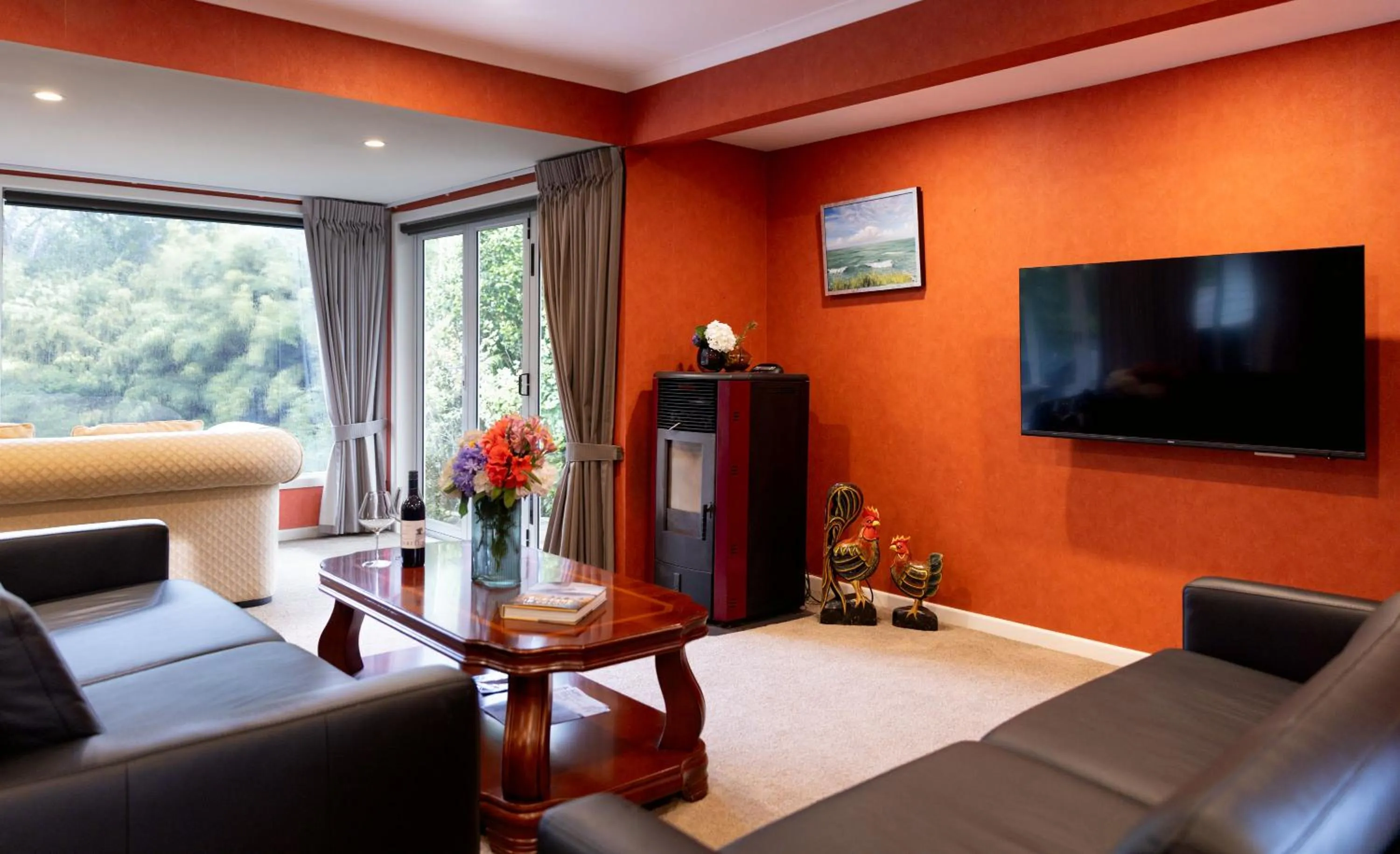 TV and multimedia in Hana Lodge