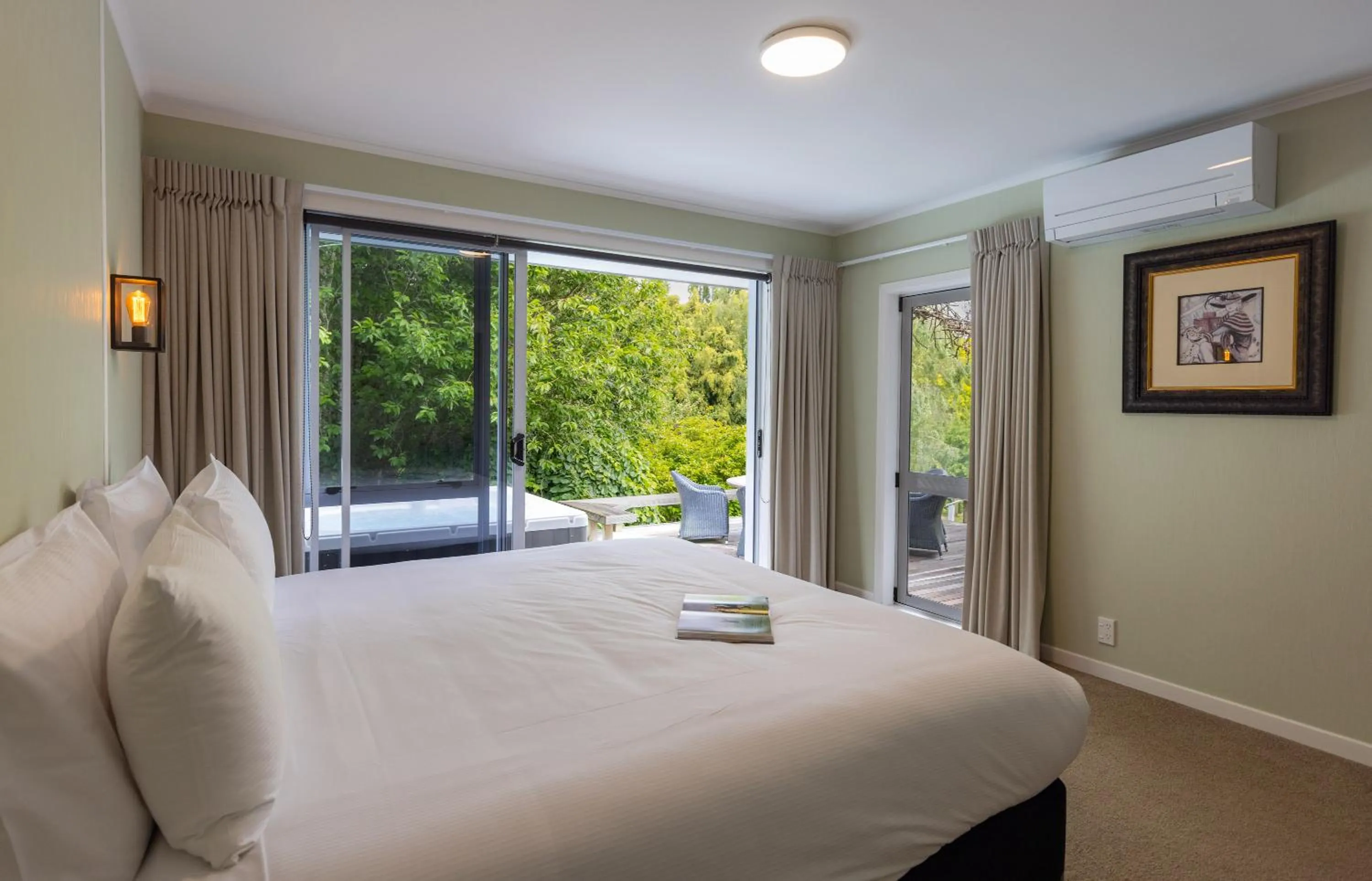 Bedroom, Bed in Hana Lodge