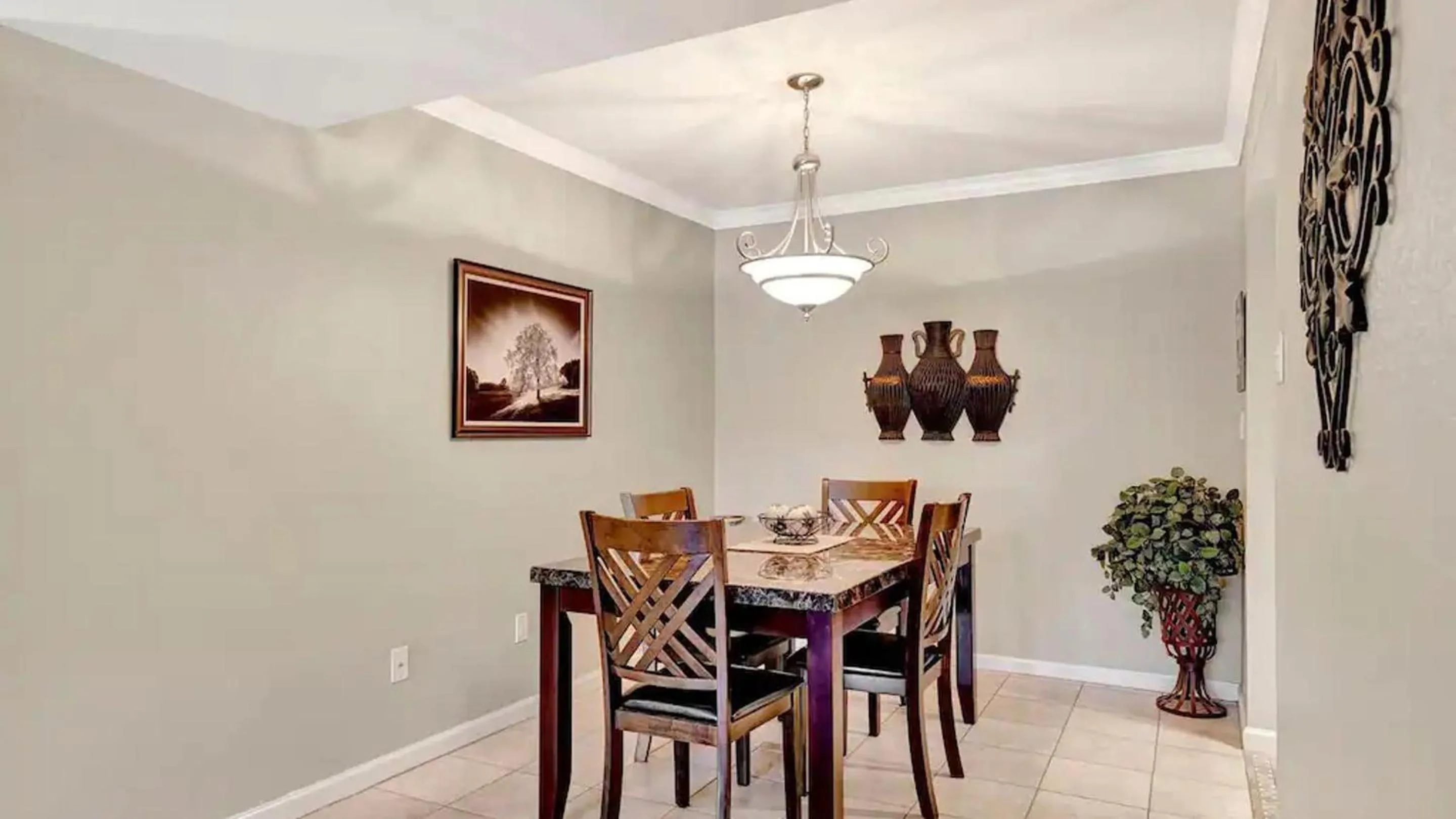 Poolside 2 Bdrm Condo Prime Scottsdale Location