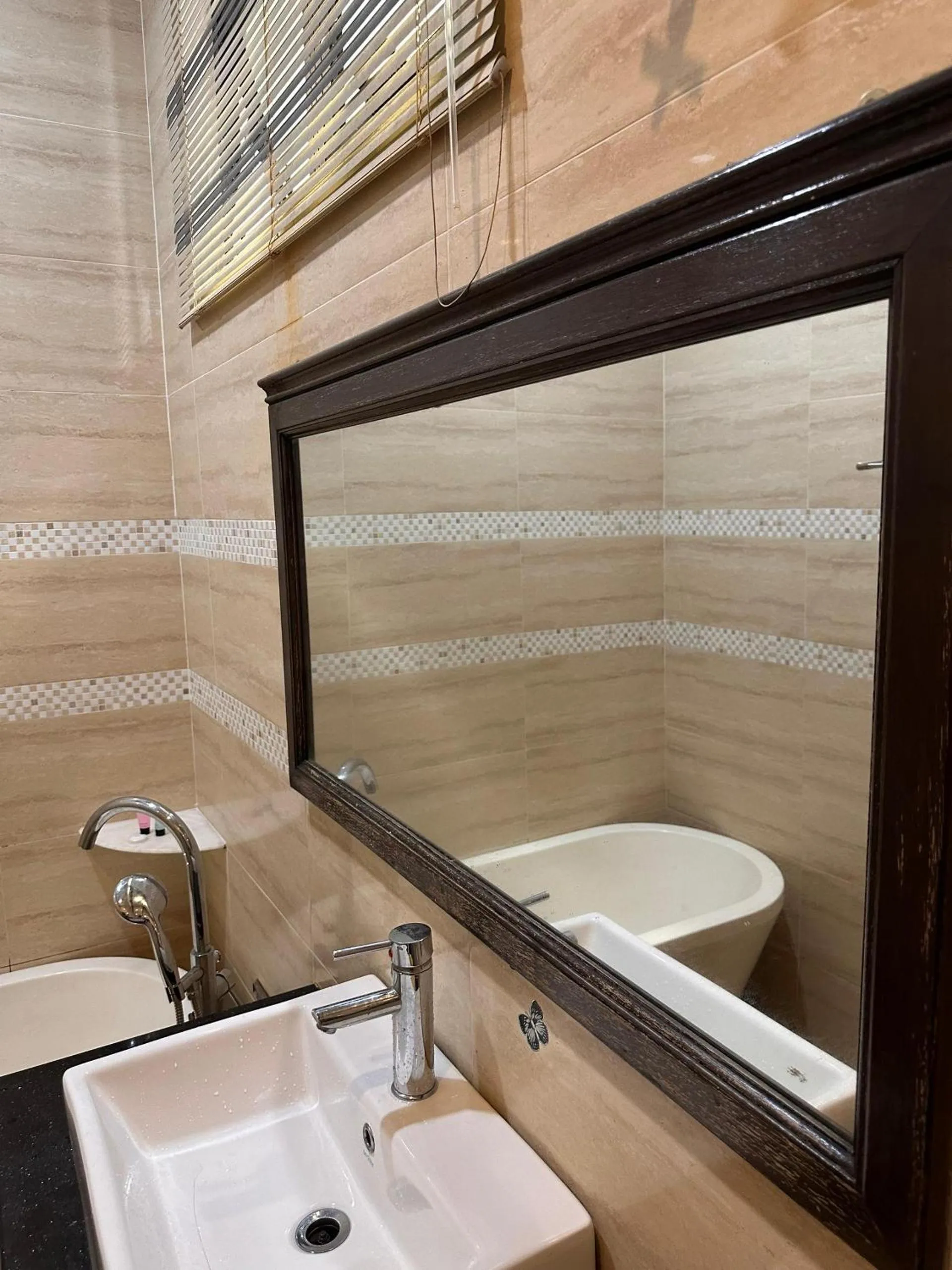 Bathroom in Maxwell inn