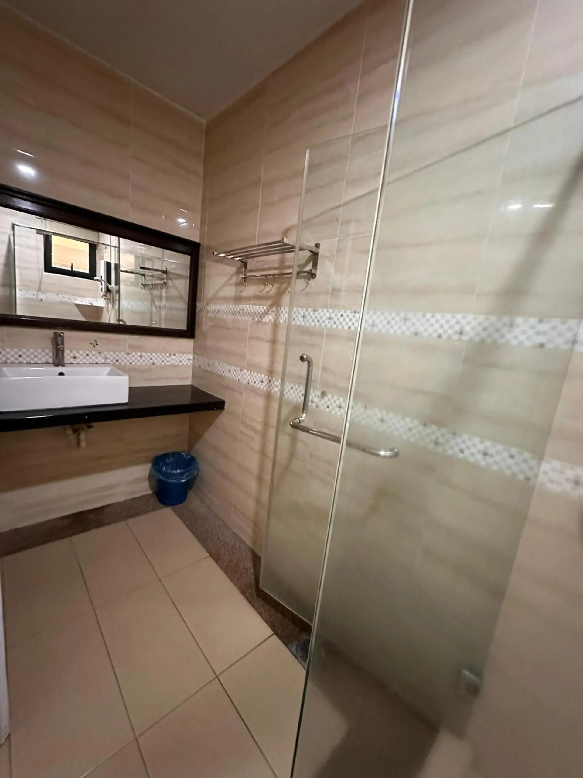 Bathroom in Maxwell inn