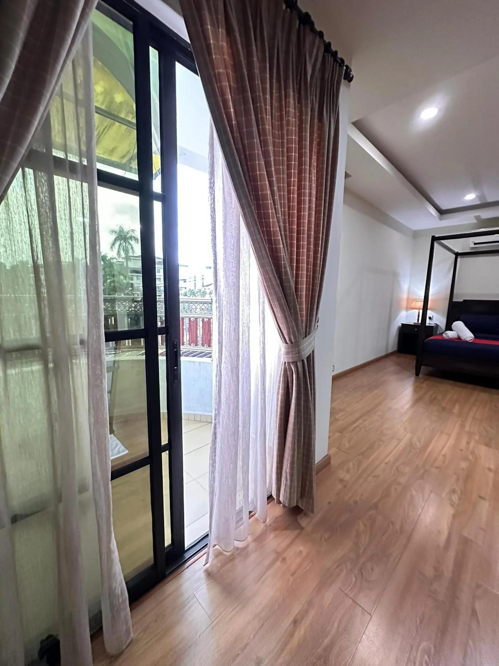 Balcony/Terrace, Bed in Maxwell inn