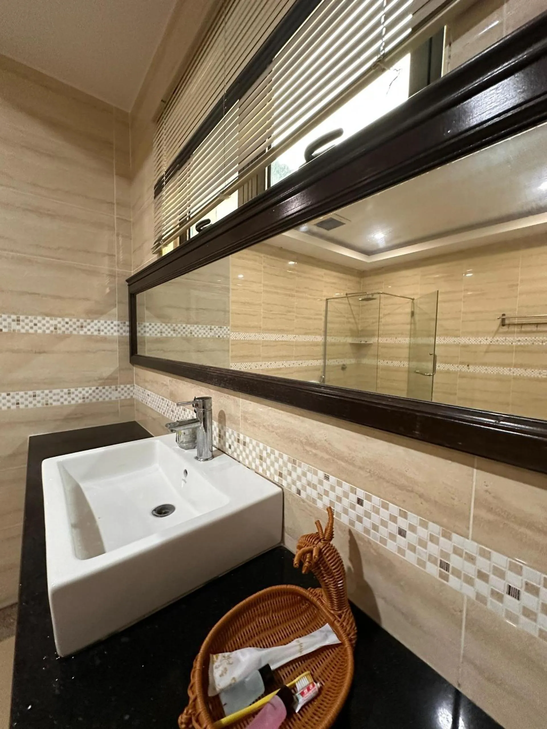 Bathroom in Maxwell inn