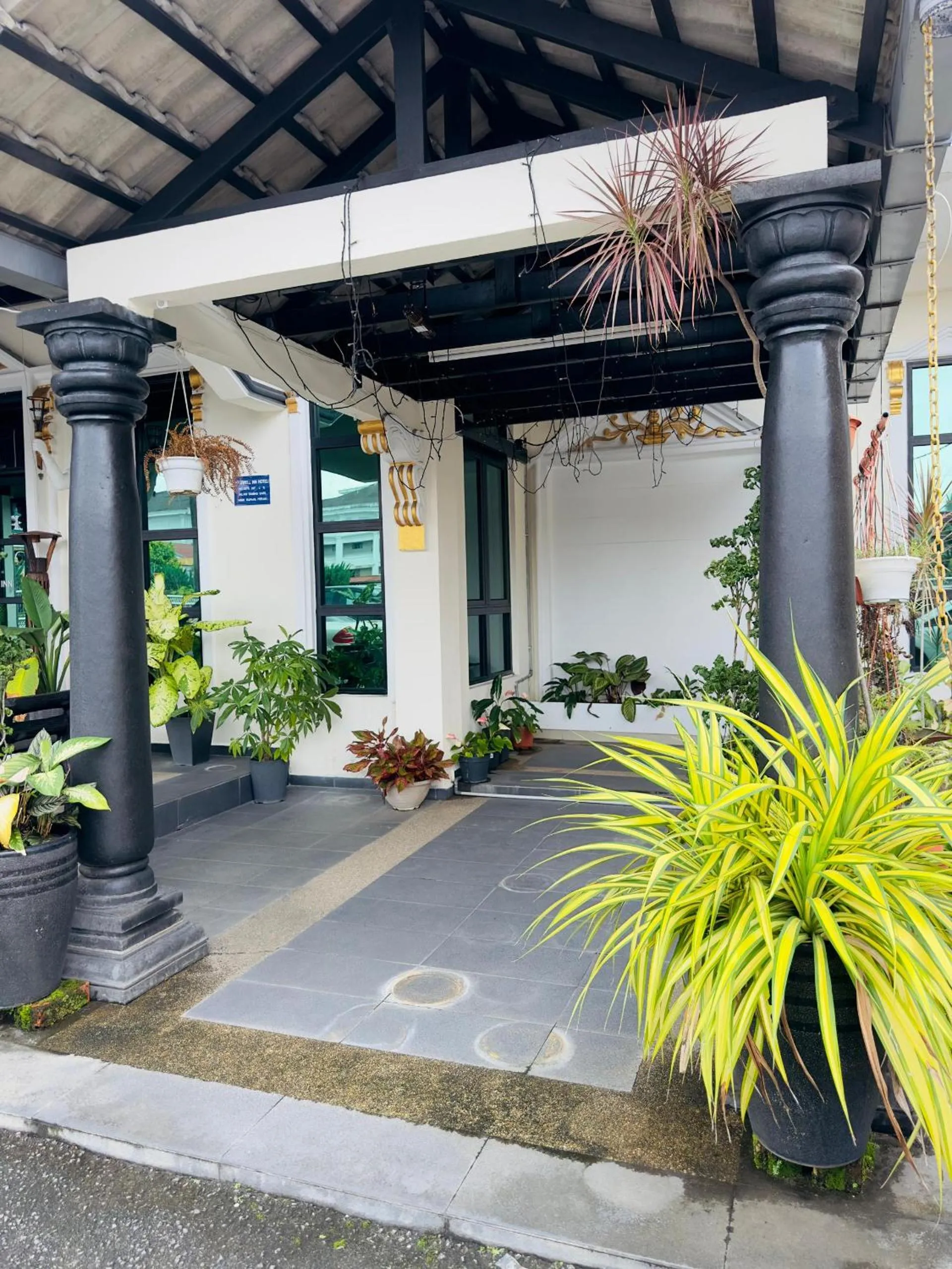 Property building in Maxwell inn