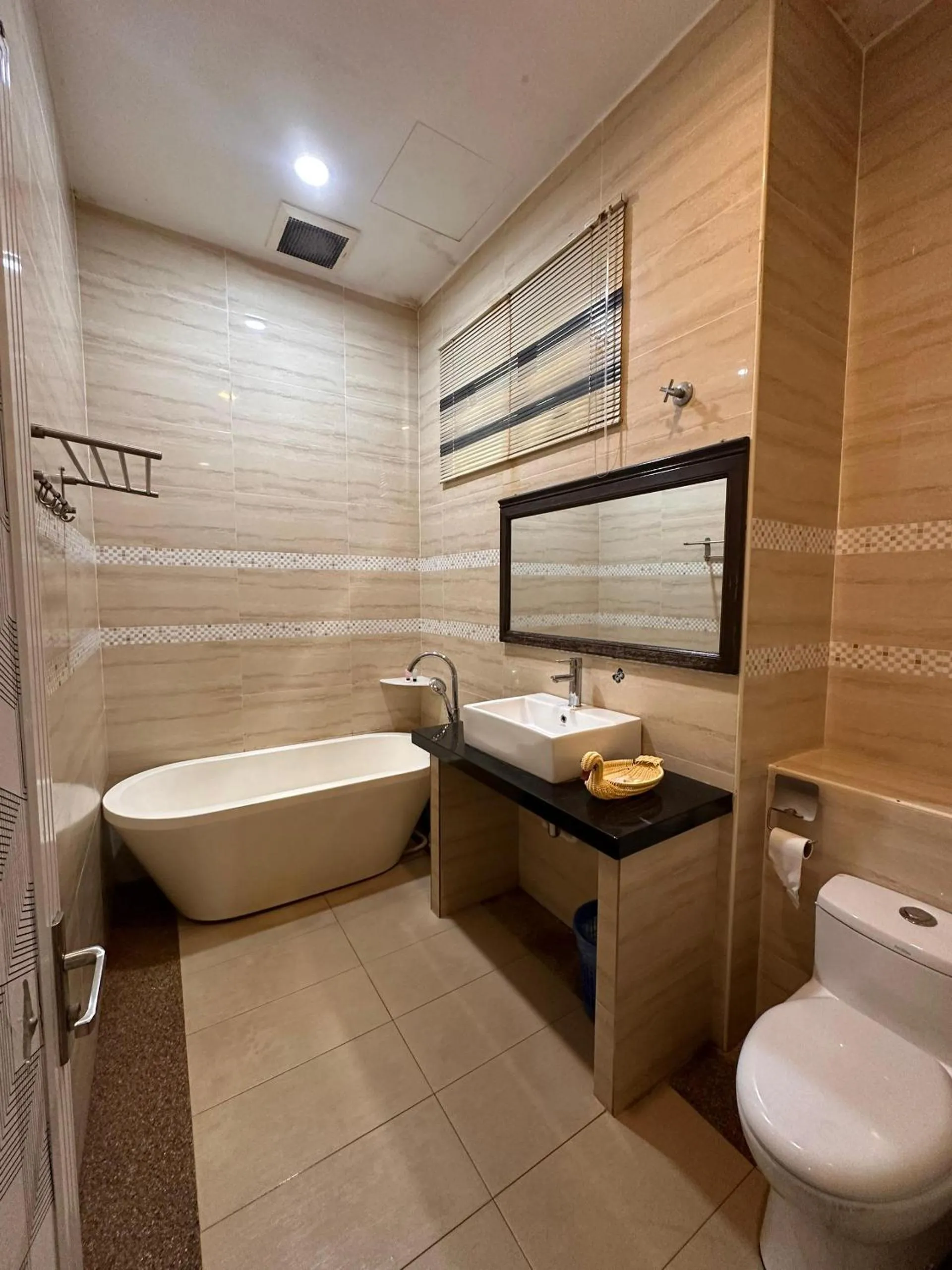 Bathroom in Maxwell inn