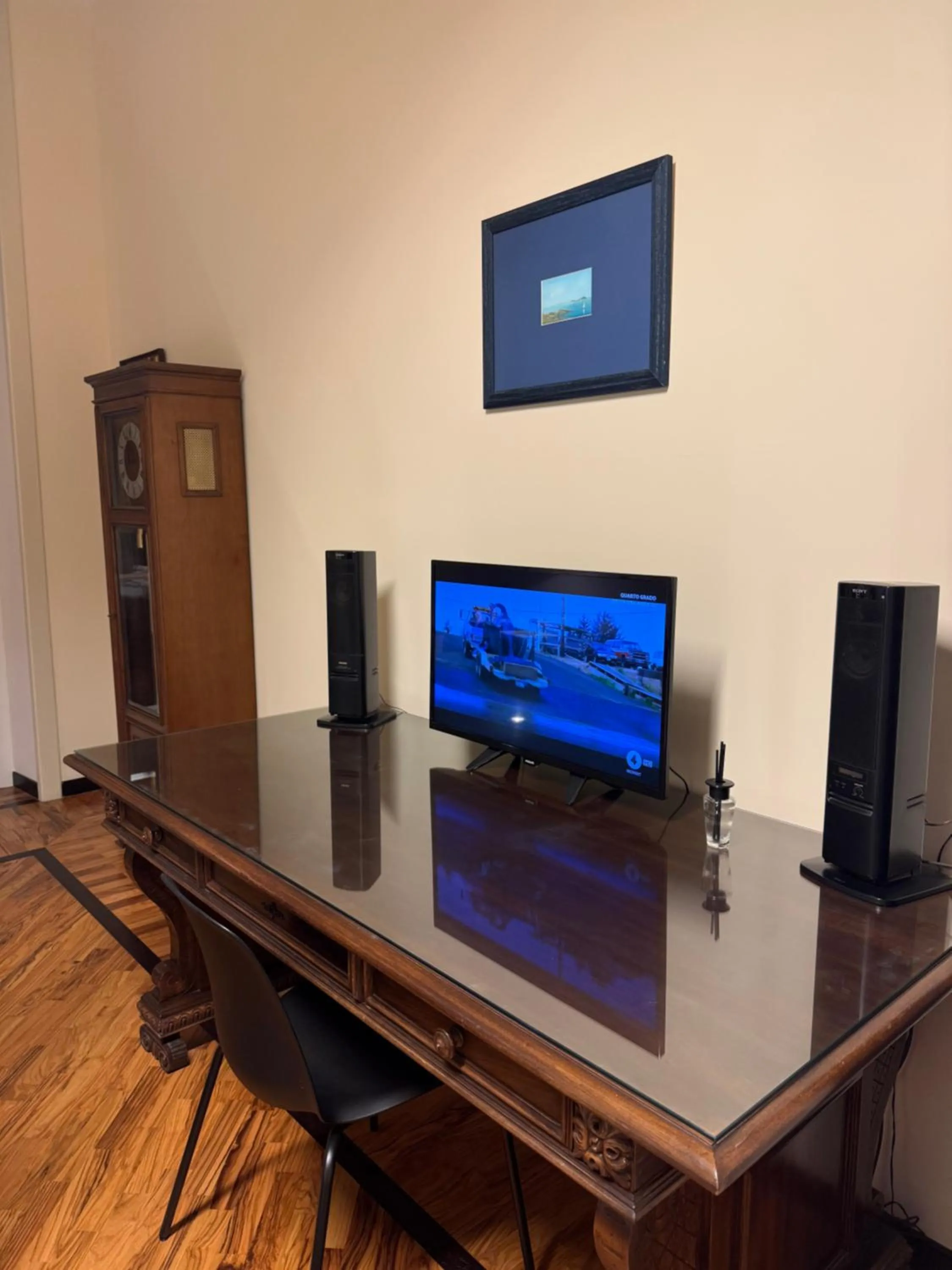 TV and multimedia in Caravaggio Apartment