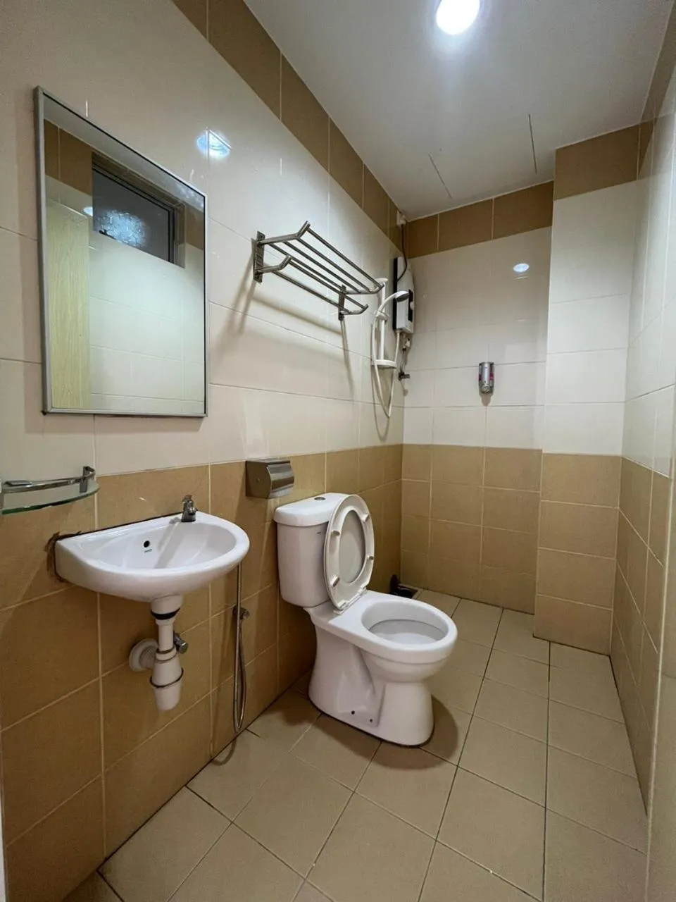 Bathroom in Joyful Motel