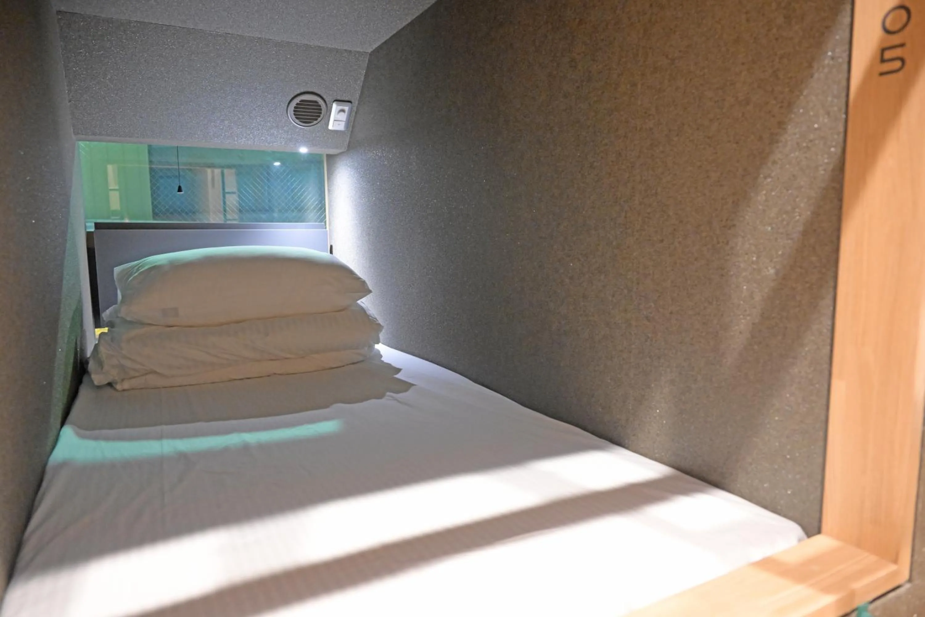 Bed in ELE Cabin Shinjuku Kabukicho