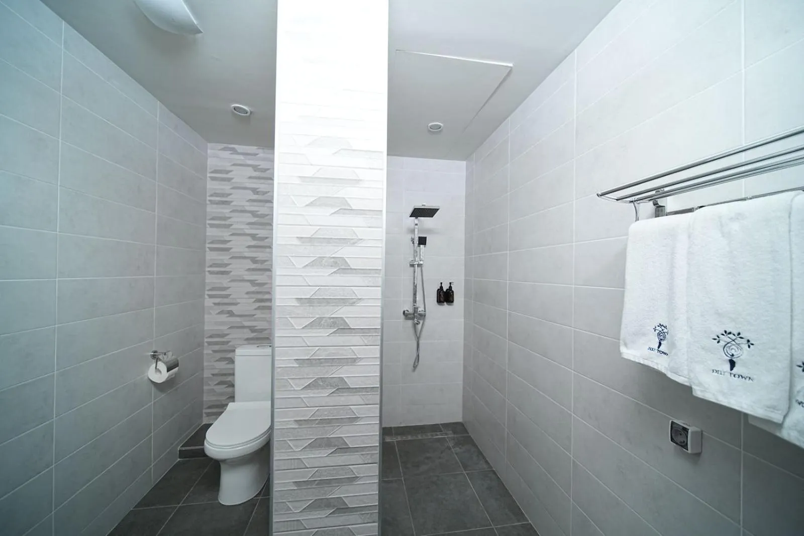 Shower in Dili Town Resort and Spa