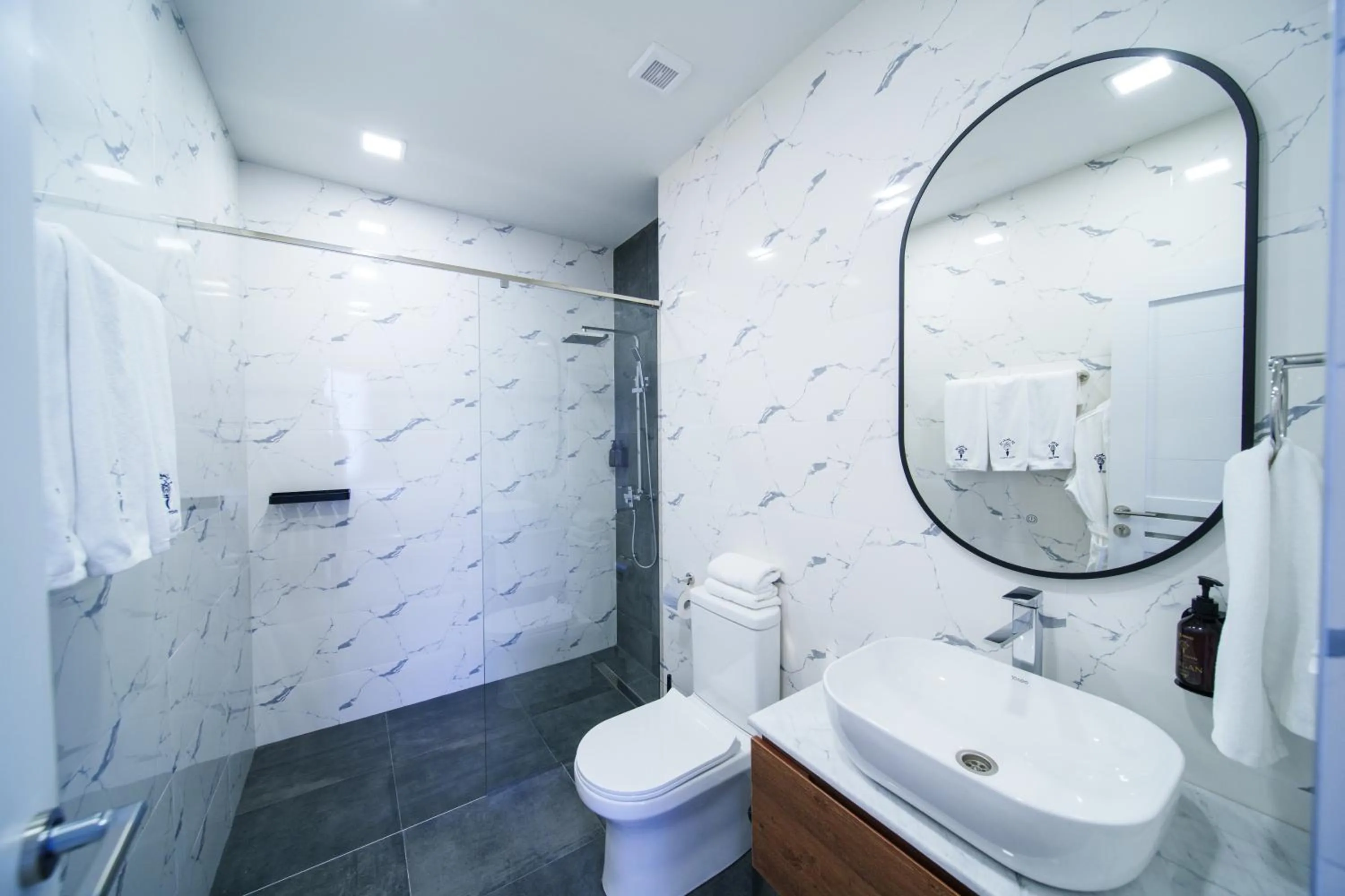 Shower in Dili Town Resort and Spa