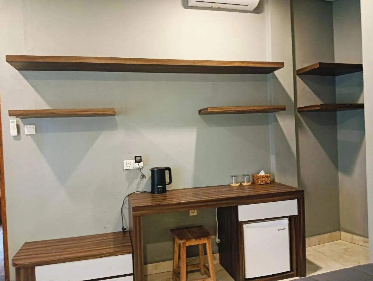 Coffee/tea facilities in Nobody Inn Bali at Arya guest house