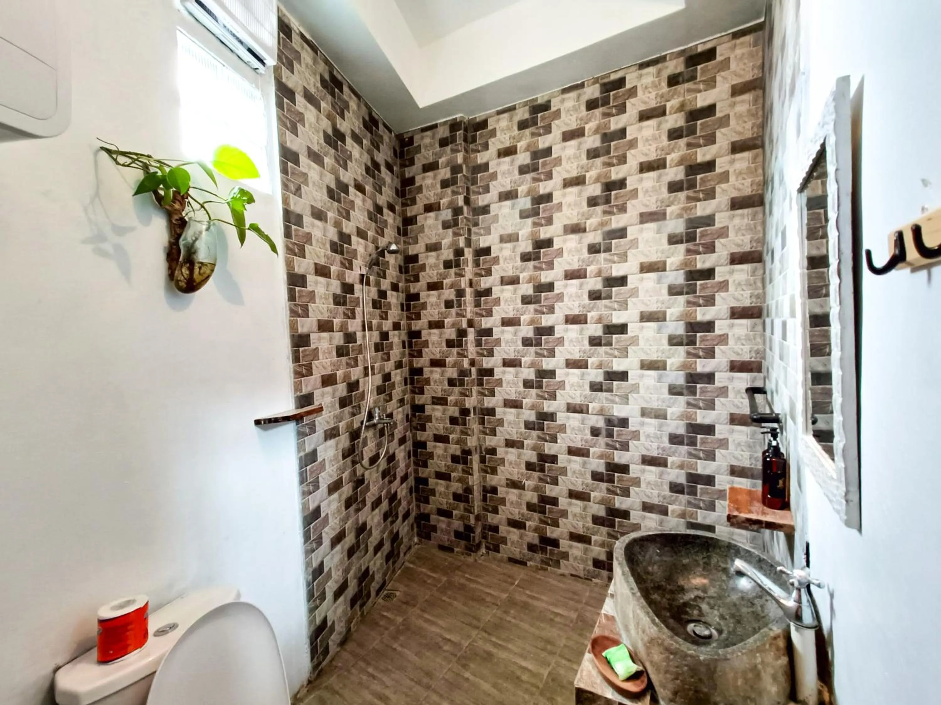 Toilet in Nobody Inn Bali at Arya guest house