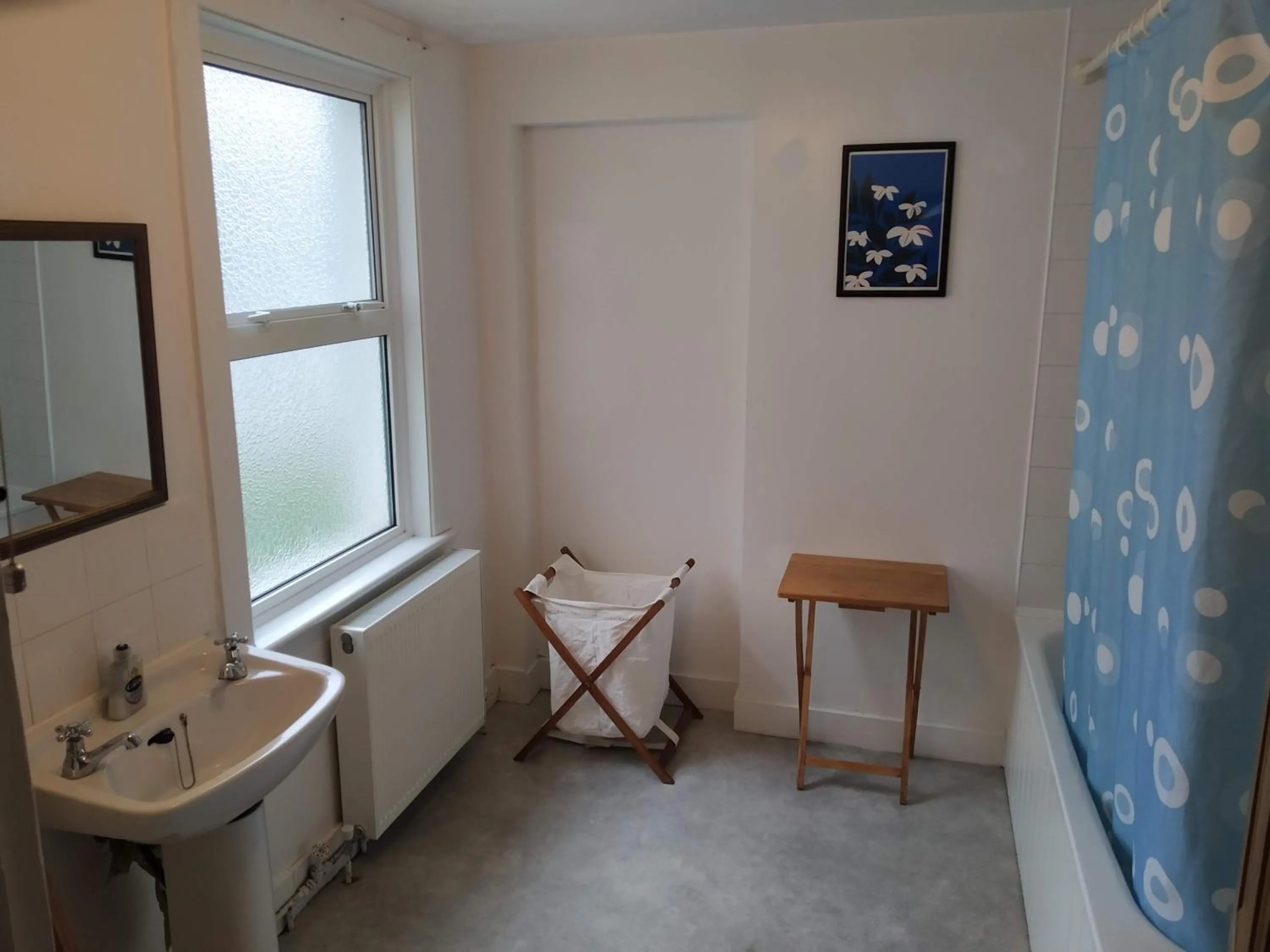 Spacious 2 bed maisonette near town, that sleeps 6