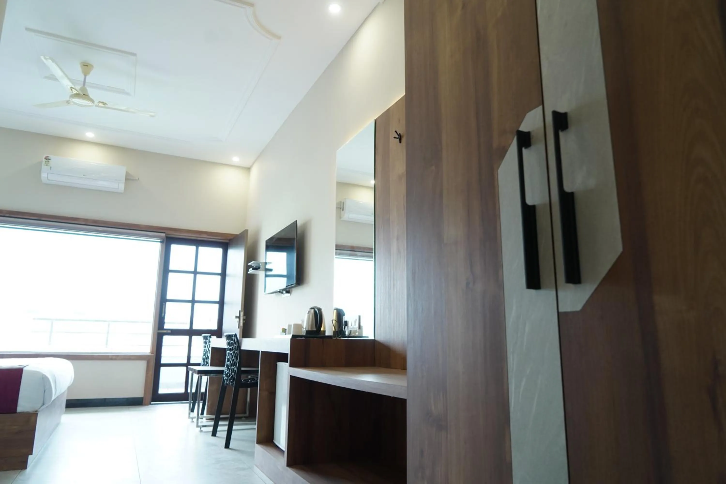 hair dresser, Bed in Dreamy Desert Hotel