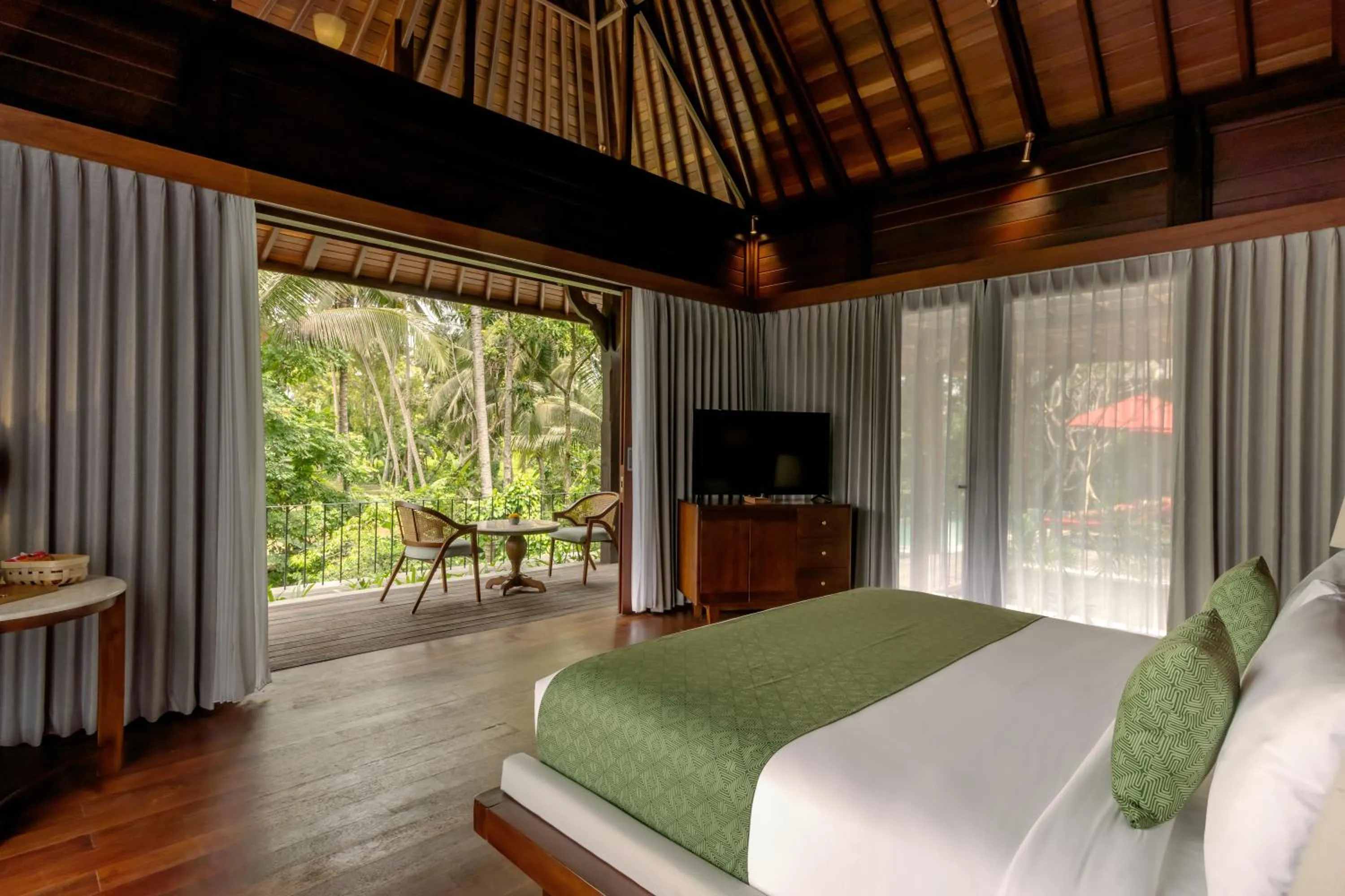 TV and multimedia, Bed in AnandaDara Ubud Resort & Spa