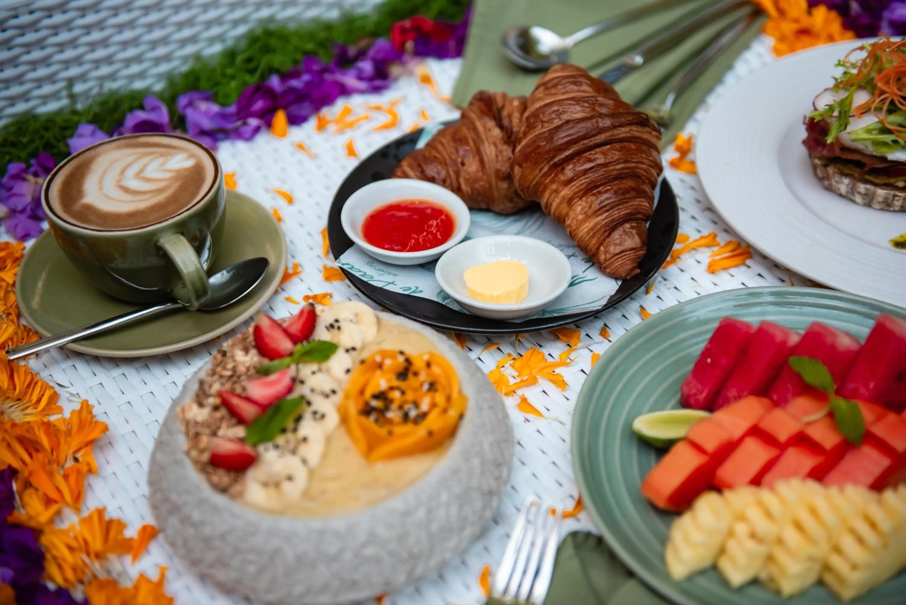 Food and drinks in AnandaDara Ubud Resort & Spa