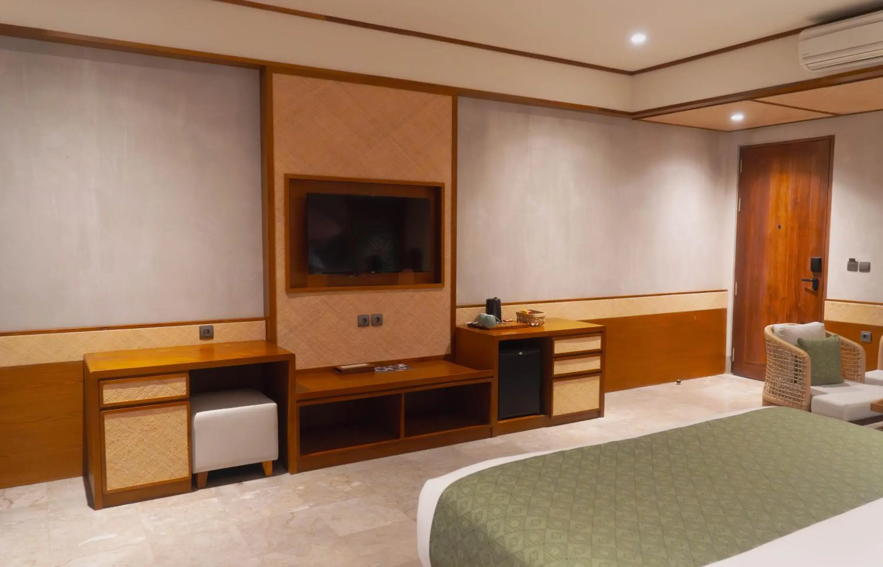 TV and multimedia, Bed in AnandaDara Ubud Resort & Spa TV and multimedia, Bed in AnandaDara Ubud Resort & Spa