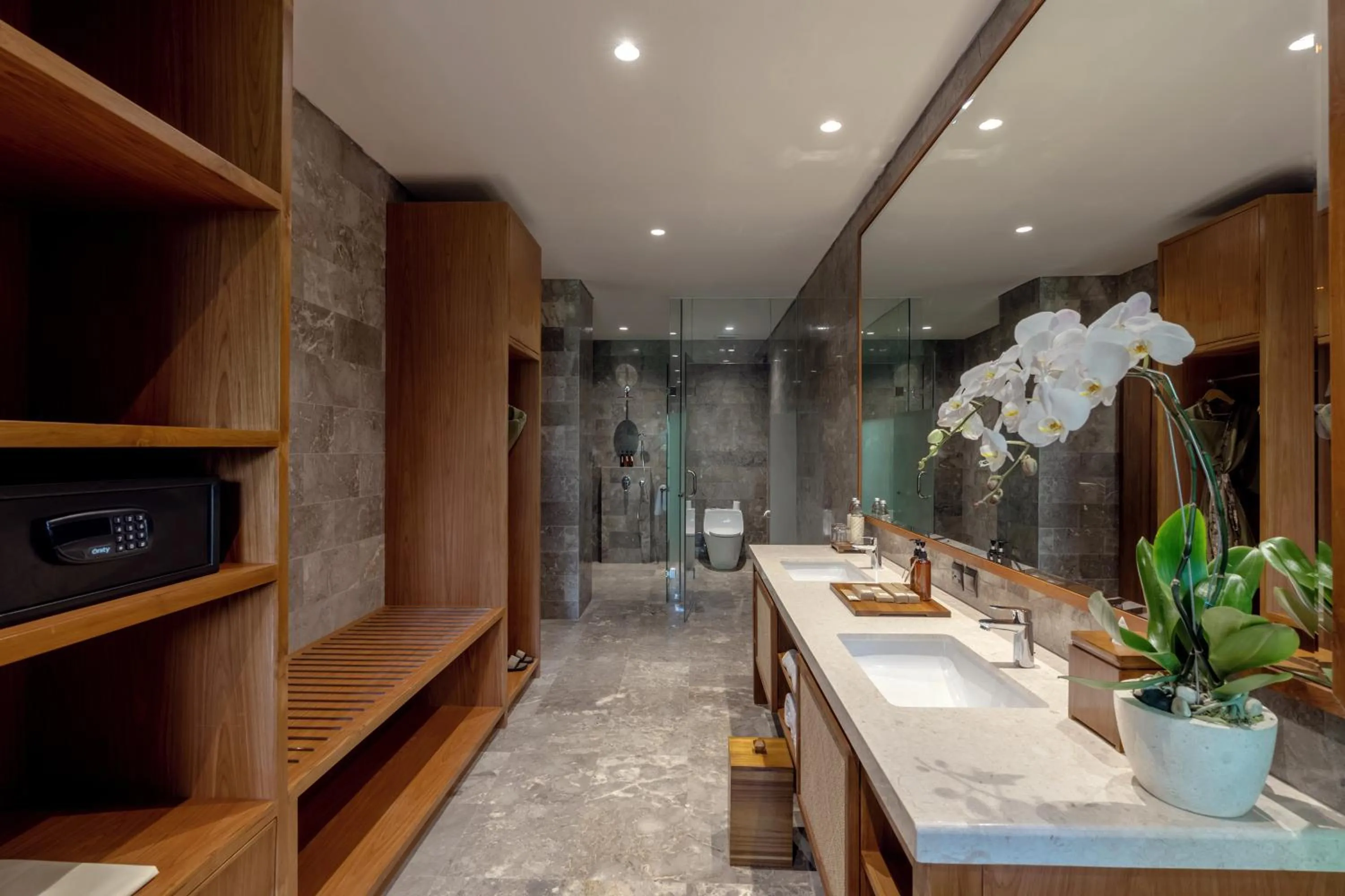 Toilet in AnandaDara Ubud Resort & Spa