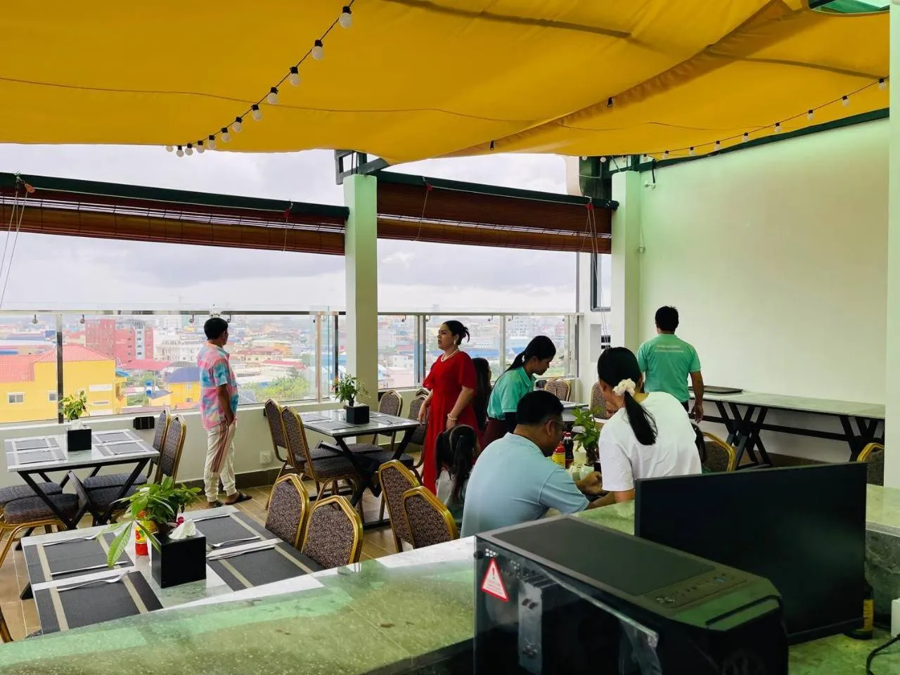 Restaurant/places to eat in The Square Kampot Hotel